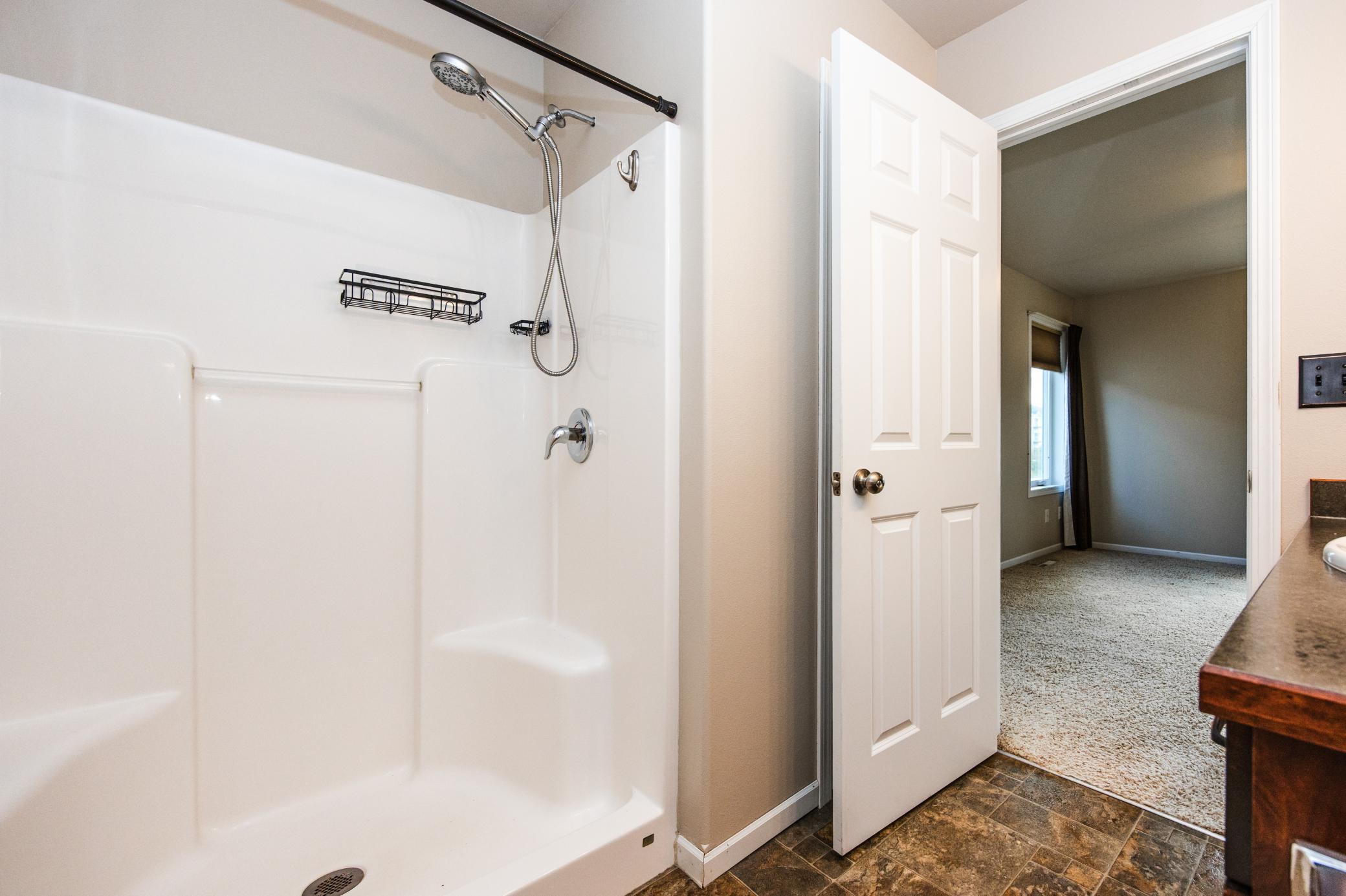 2011 single family home for sale at 2613 56th Avenue S in Fargo, ND — 3 bed, 3 bath (photo 30 of 67)