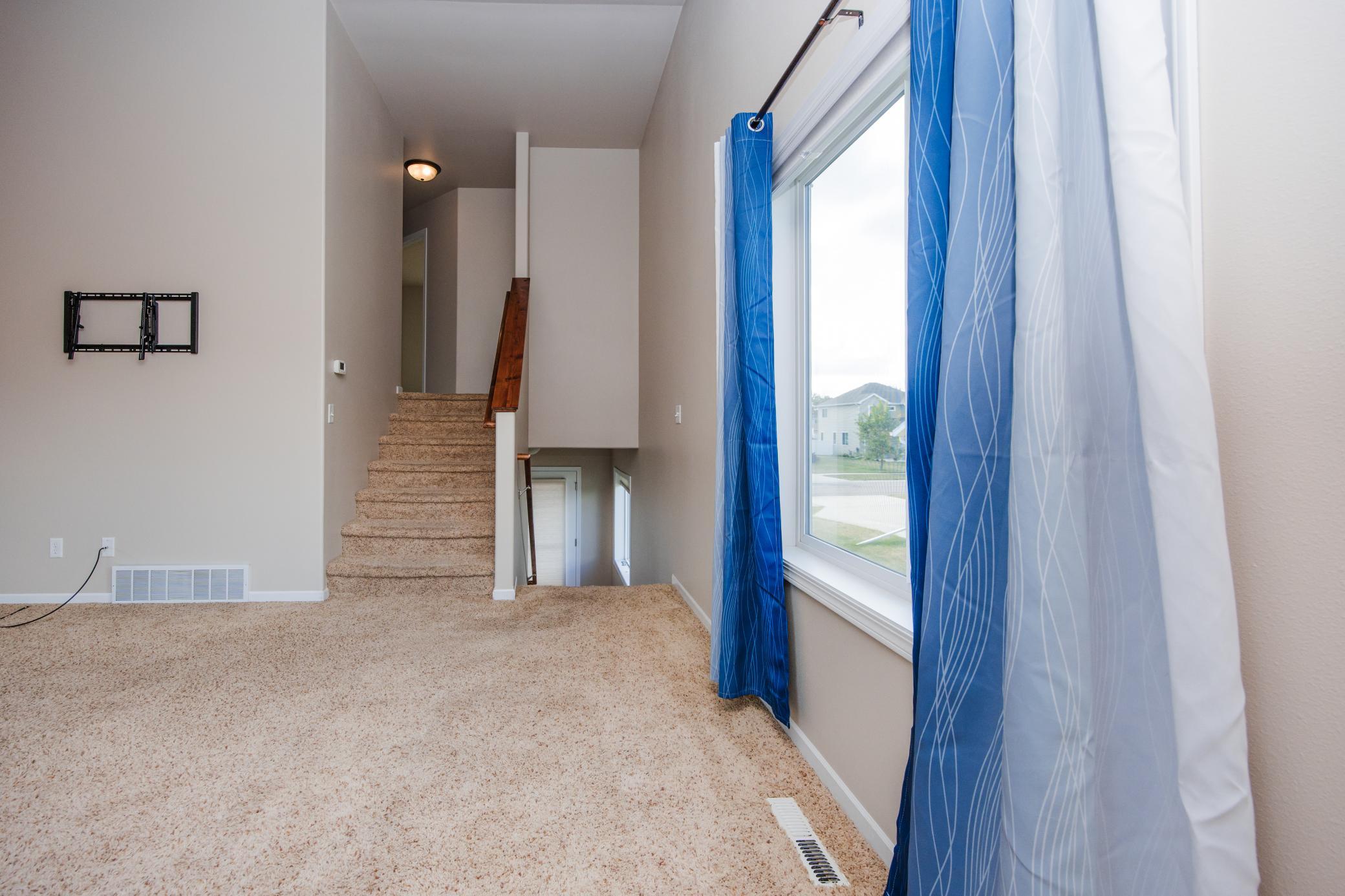 2011 single family home for sale at 2613 56th Avenue S in Fargo, ND — 3 bed, 3 bath (photo 4 of 67)