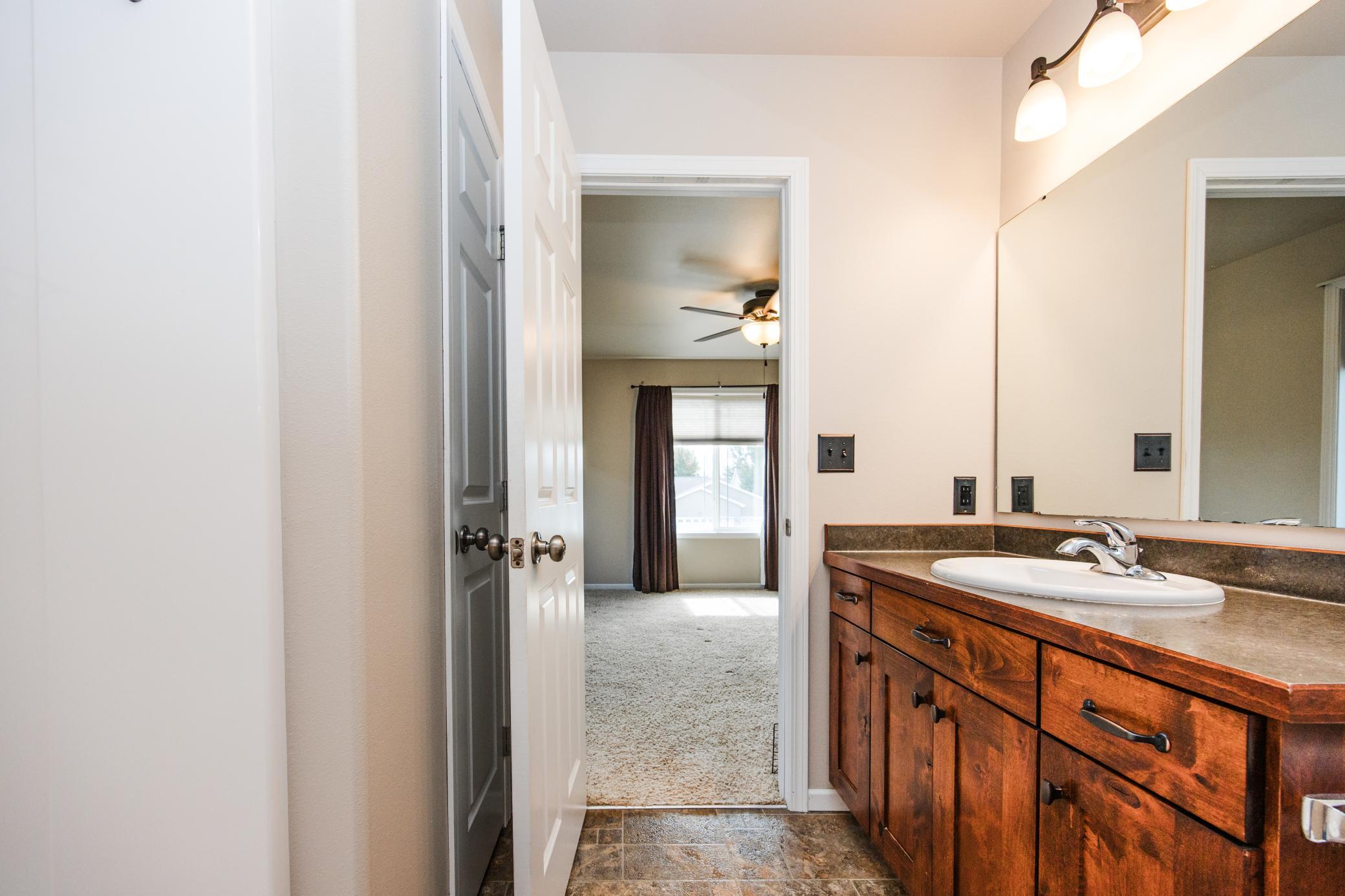 2011 single family home for sale at 2613 56th Avenue S in Fargo, ND — 3 bed, 3 bath (photo 31 of 67)
