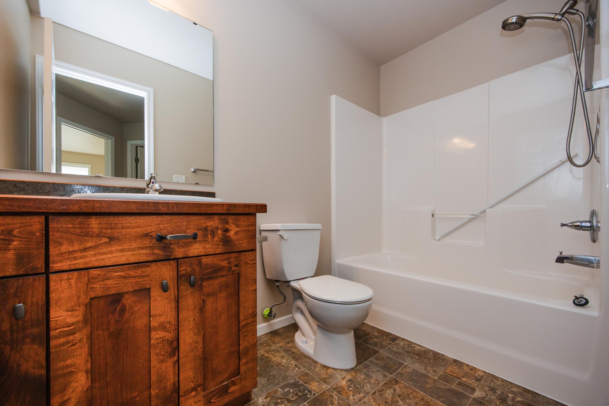 2011 single family home for sale at 2613 56th Avenue S in Fargo, ND — 3 bed, 3 bath (photo 38 of 67)