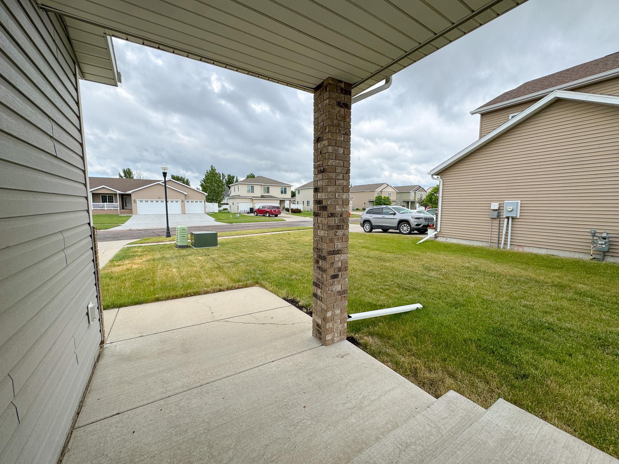 2011 single family home for sale at 2613 56th Avenue S in Fargo, ND — 3 bed, 3 bath (photo 60 of 67)