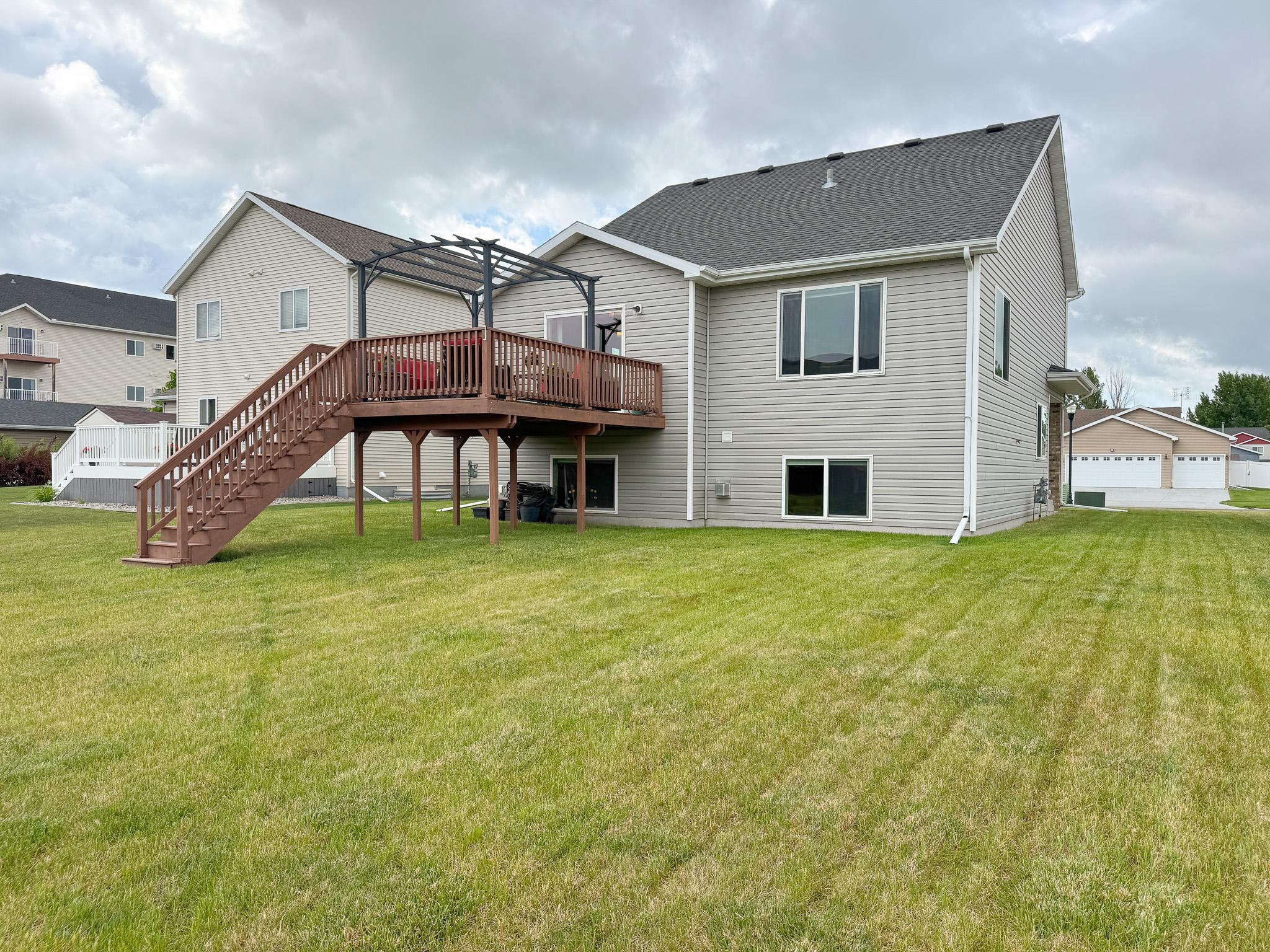 2011 single family home for sale at 2613 56th Avenue S in Fargo, ND — 3 bed, 3 bath (photo 61 of 67)