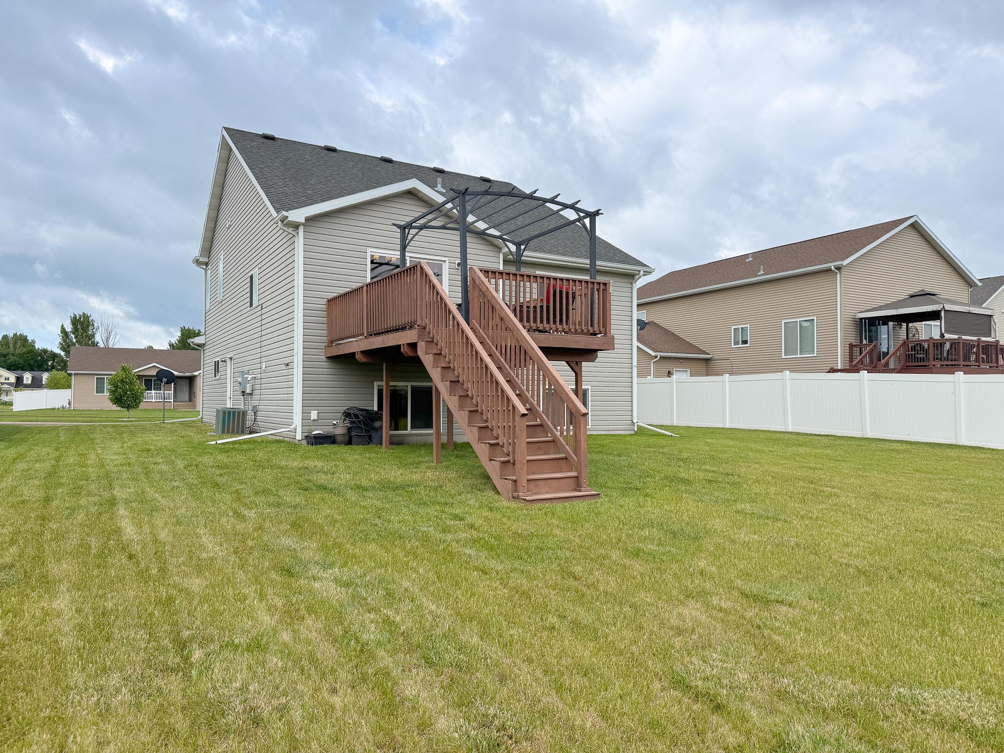 2011 single family home for sale at 2613 56th Avenue S in Fargo, ND — 3 bed, 3 bath (photo 62 of 67)