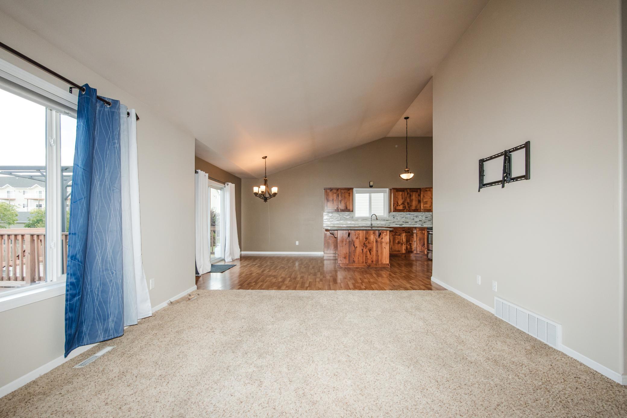 2011 single family home for sale at 2613 56th Avenue S in Fargo, ND — 3 bed, 3 bath (photo 9 of 67)