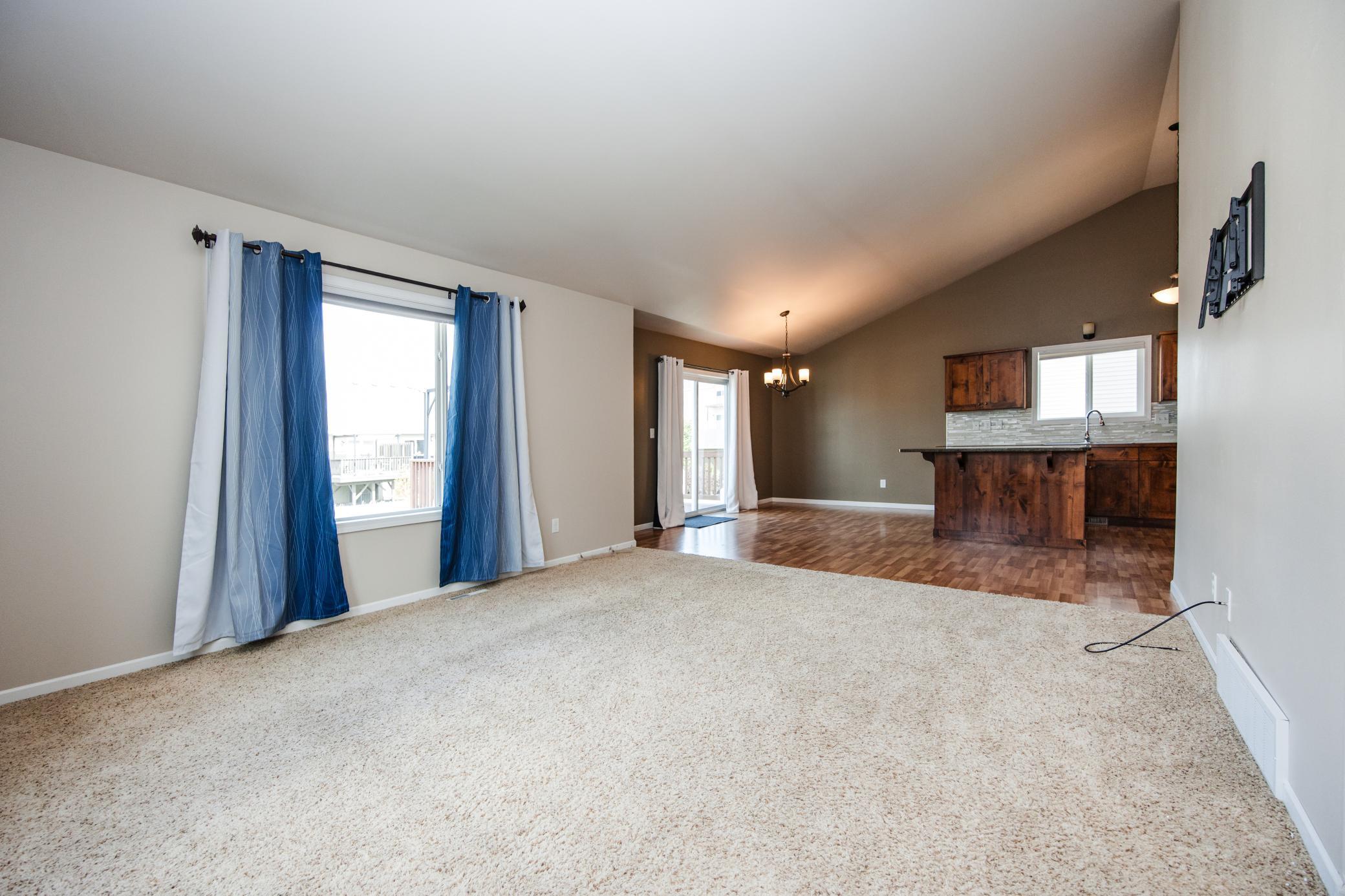 2011 single family home for sale at 2613 56th Avenue S in Fargo, ND — 3 bed, 3 bath (photo 10 of 67)
