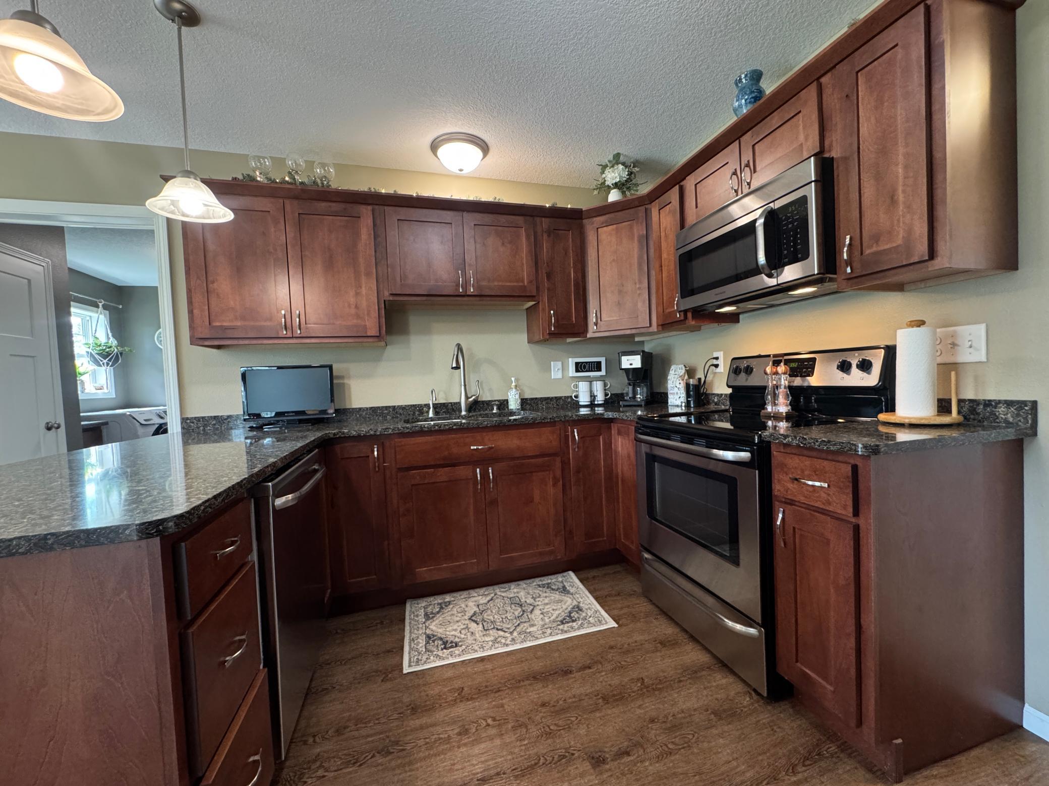 2016 single family home for sale at 8035 Moidore Drive NW in Bemidji, MN — 3 bed, 3 bath (photo 9 of 44)