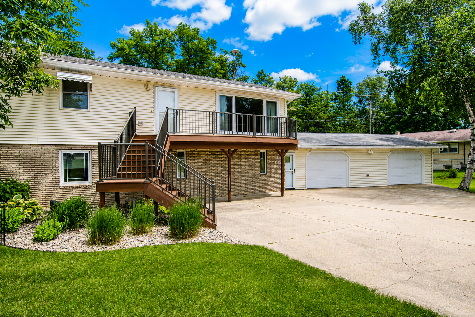 1971 single family home for sale at 8691 County Road 11 NE in Alexandria, MN — 3 bed, 2 bath (photo 2 of 47)