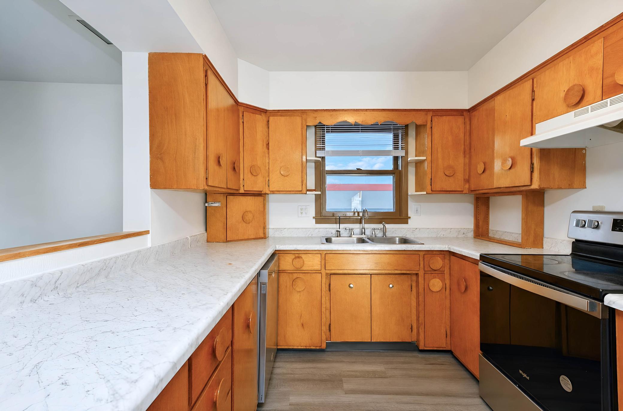 1954 single family home for sale at 415 10th Street S in Moorhead, MN — 4 bed, 2 bath (photo 13 of 38)
