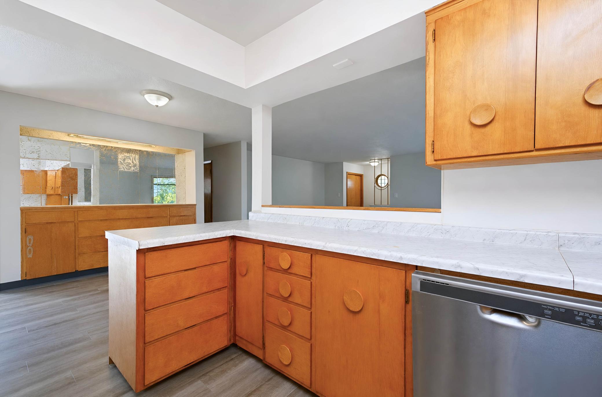 1954 single family home for sale at 415 10th Street S in Moorhead, MN — 4 bed, 2 bath (photo 14 of 38)