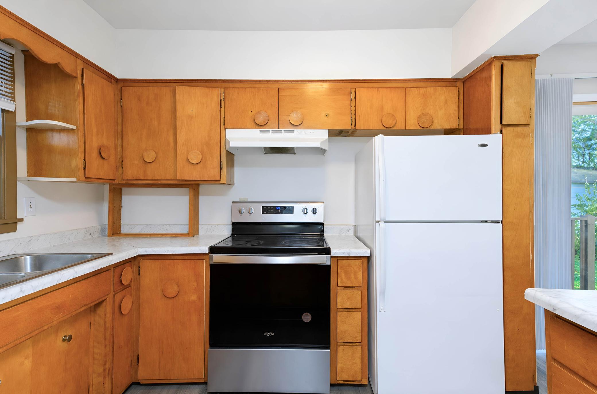 1954 single family home for sale at 415 10th Street S in Moorhead, MN — 4 bed, 2 bath (photo 15 of 38)