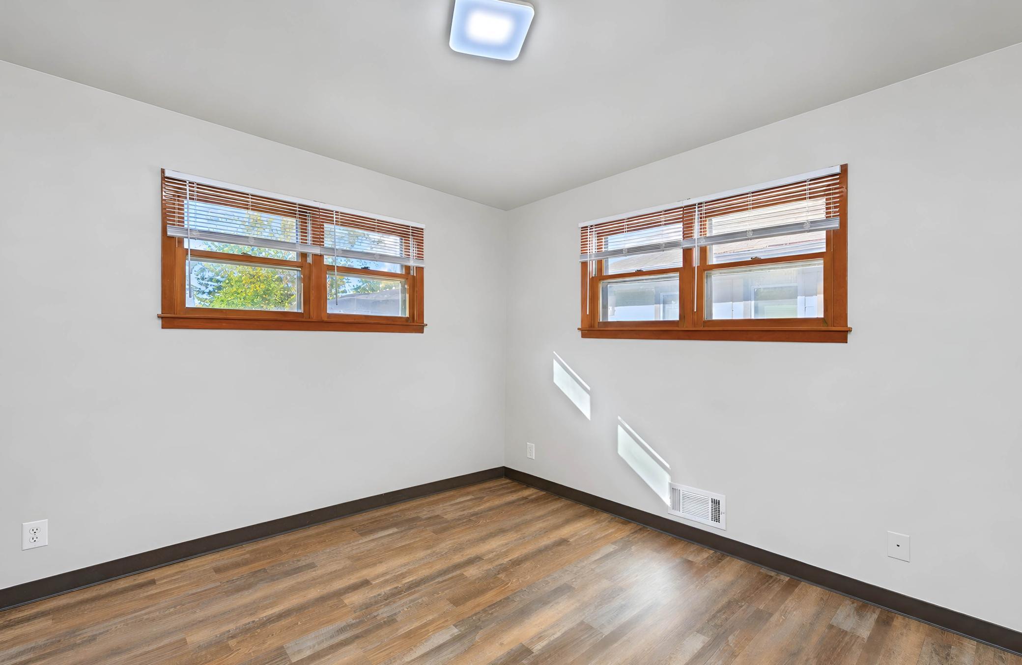 1954 single family home for sale at 415 10th Street S in Moorhead, MN — 4 bed, 2 bath (photo 18 of 38)
