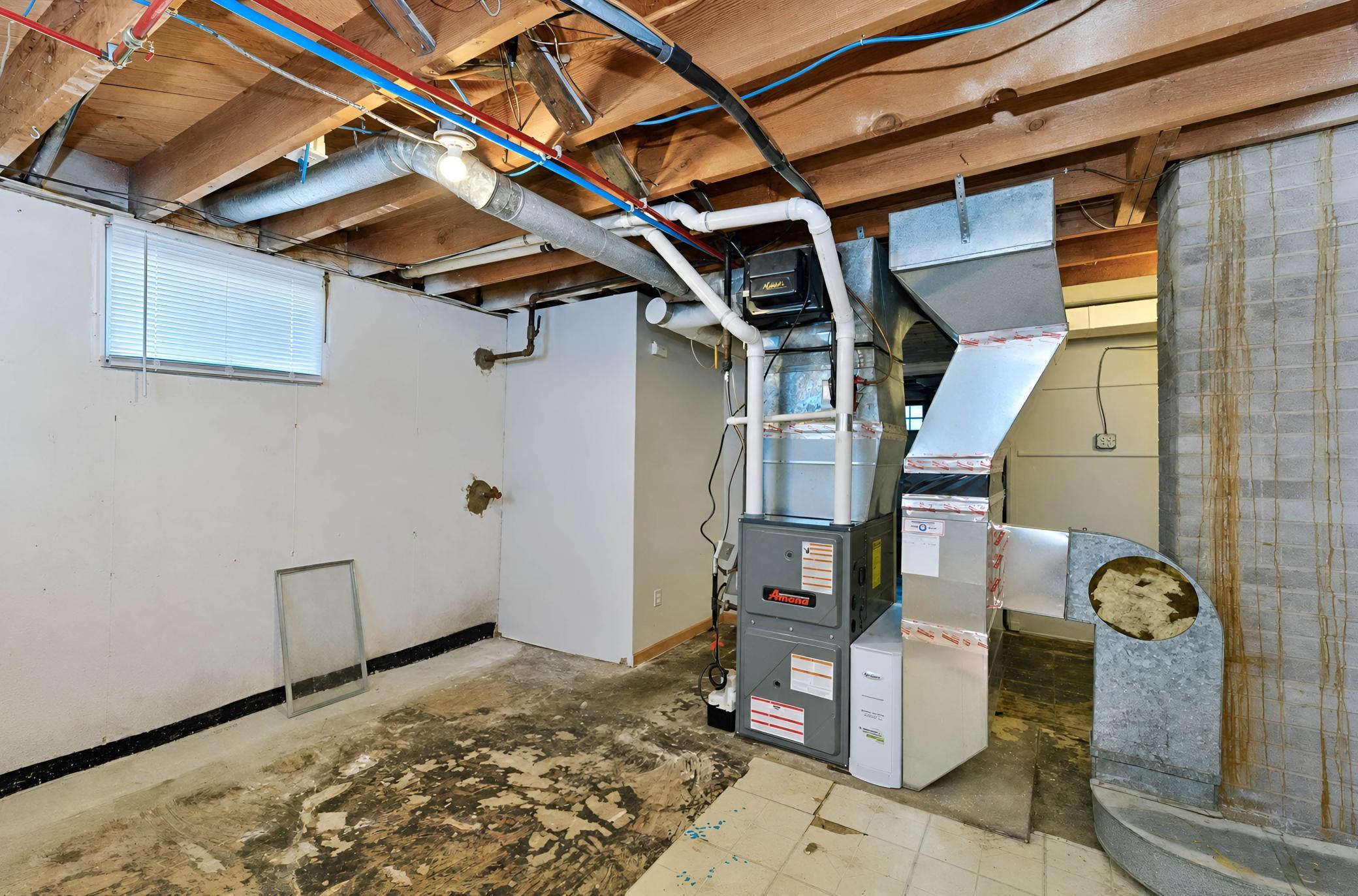 1954 single family home for sale at 415 10th Street S in Moorhead, MN — 4 bed, 2 bath (photo 37 of 38)