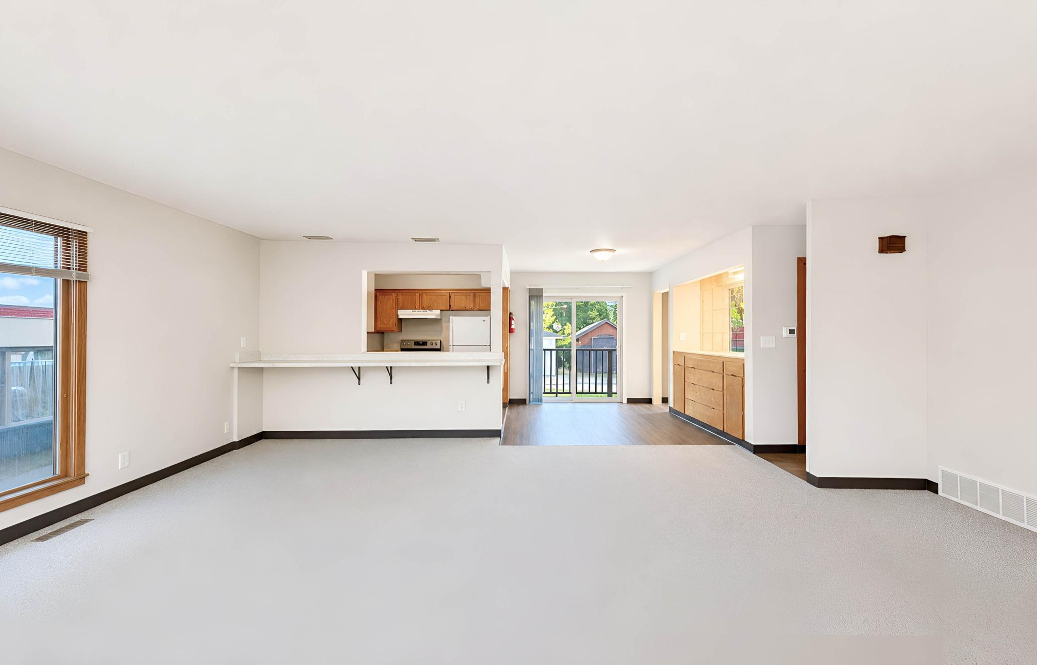 1954 single family home for sale at 415 10th Street S in Moorhead, MN — 4 bed, 2 bath (photo 10 of 38)