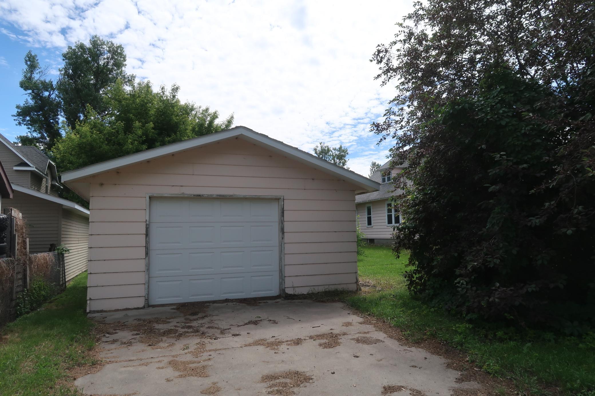 1915 single family home for sale at 10 3rd Avenue in Arthur, ND — 4 bed, 2 bath (photo 31 of 32)