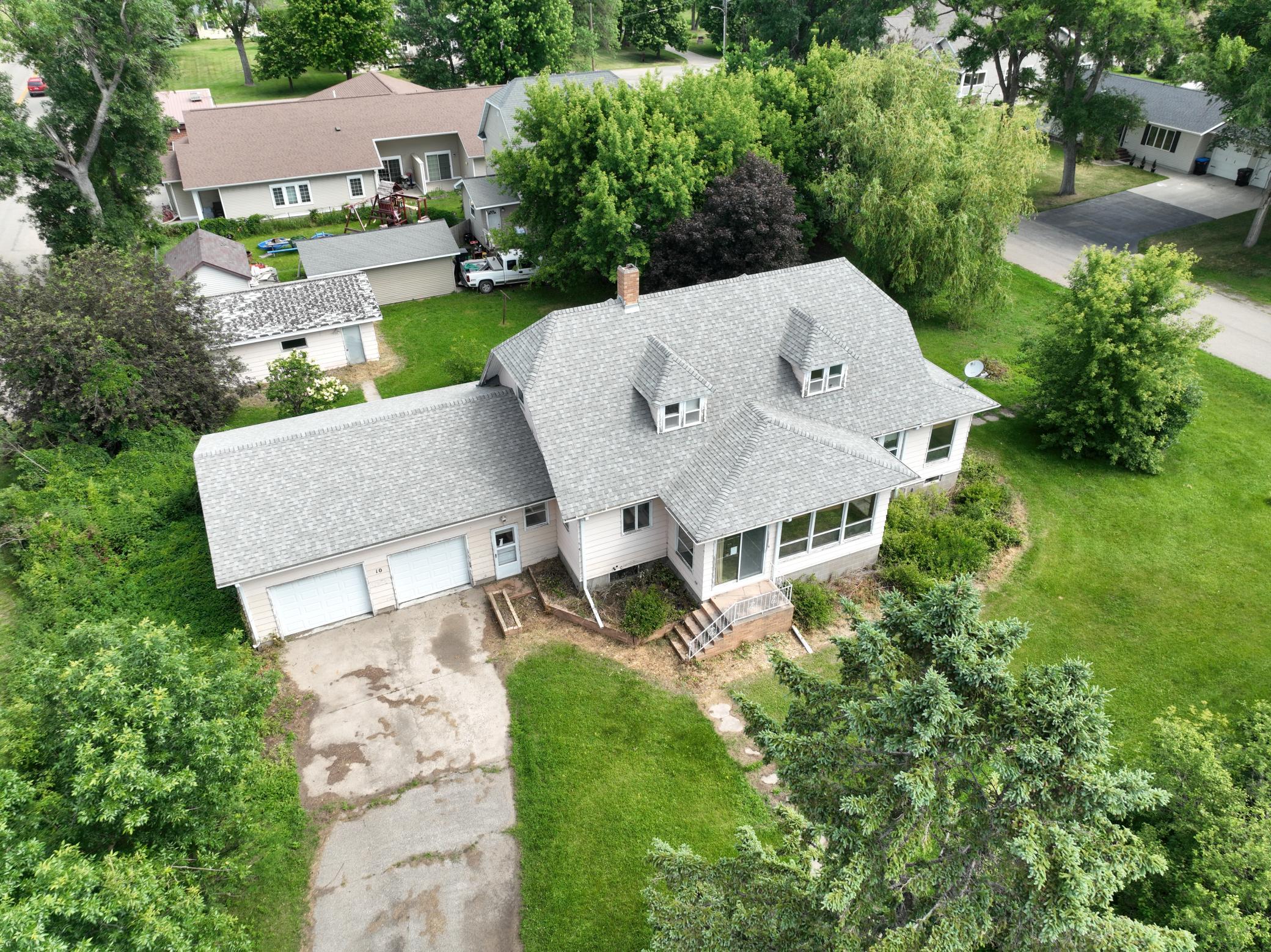 1915 single family home for sale at 10 3rd Avenue in Arthur, ND — 4 bed, 2 bath (photo 5 of 32)