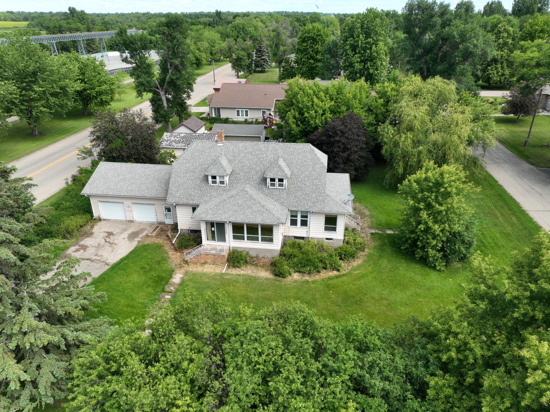 1915 single family home for sale at 10 3rd Avenue in Arthur, ND — 4 bed, 2 bath (photo 6 of 32)