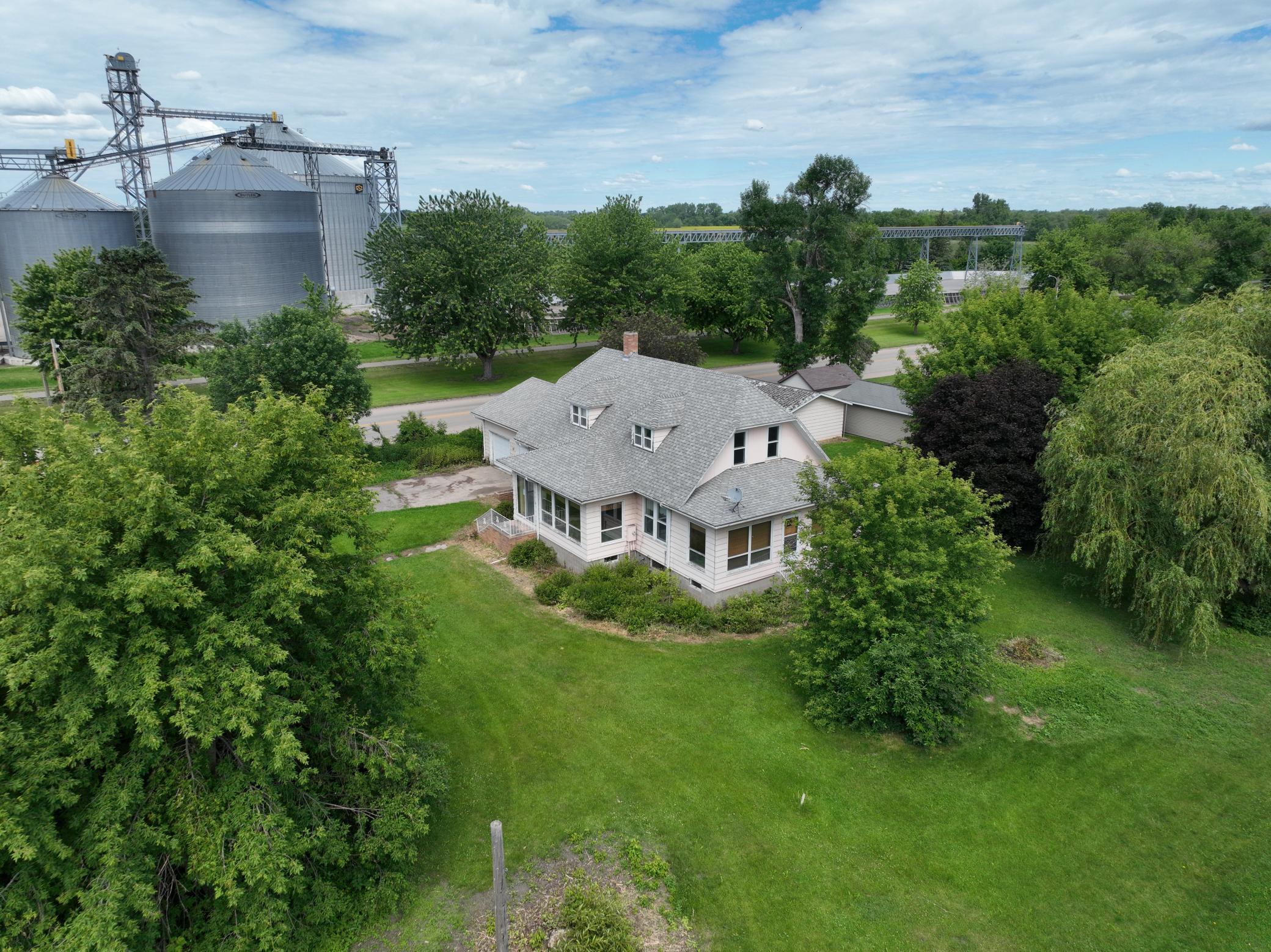 1915 single family home for sale at 10 3rd Avenue in Arthur, ND — 4 bed, 2 bath (photo 7 of 32)
