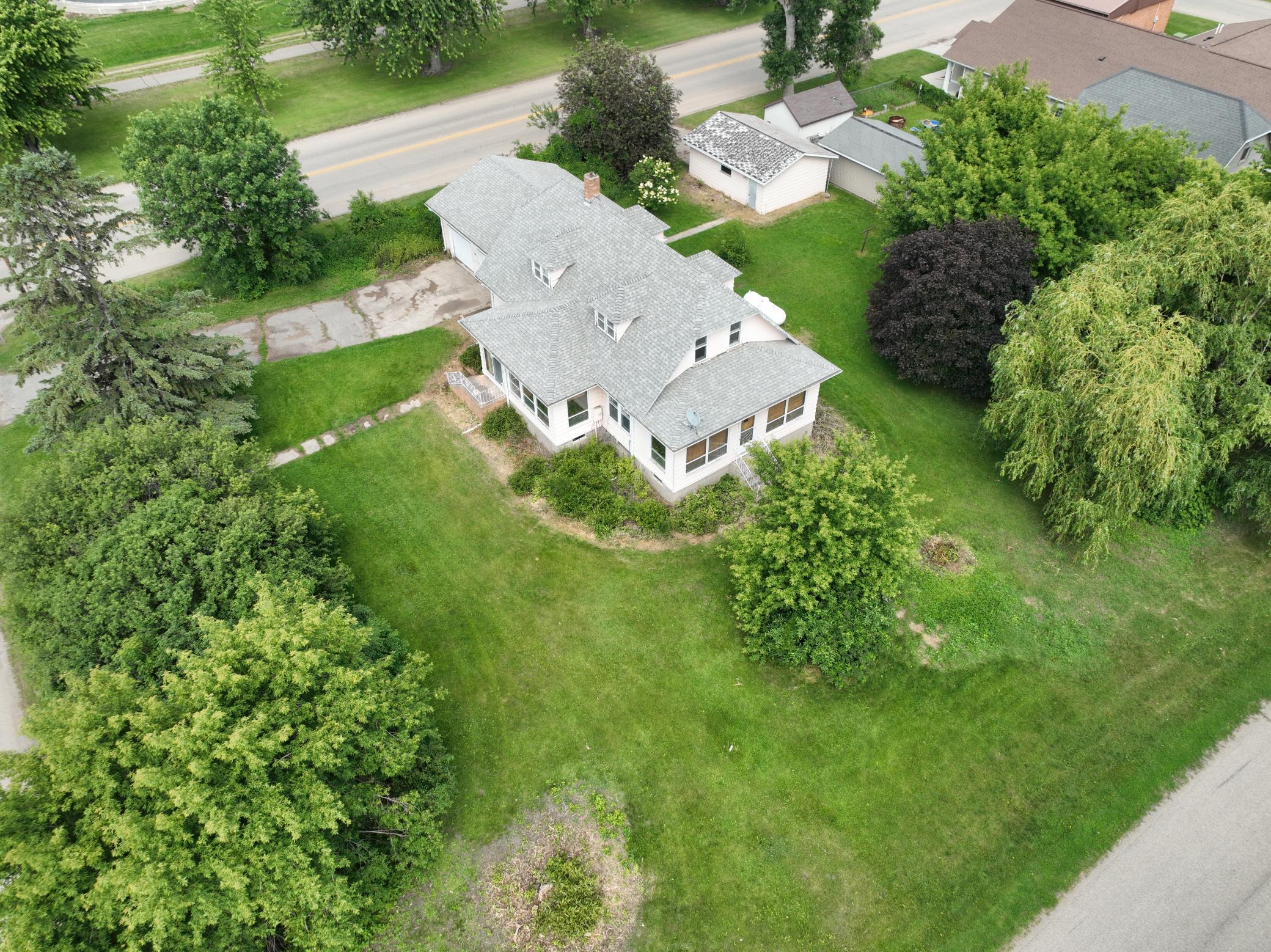 1915 single family home for sale at 10 3rd Avenue in Arthur, ND — 4 bed, 2 bath (photo 8 of 32)