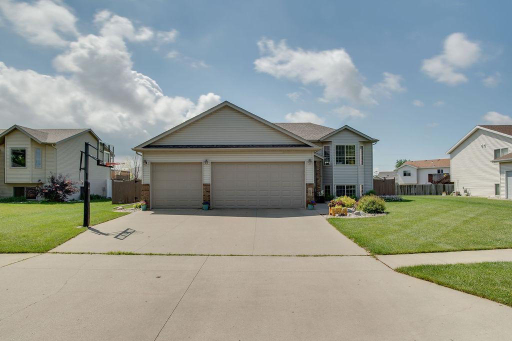 1087 Parkway Lane, West Fargo ND 58078 - Photo 4 of 49