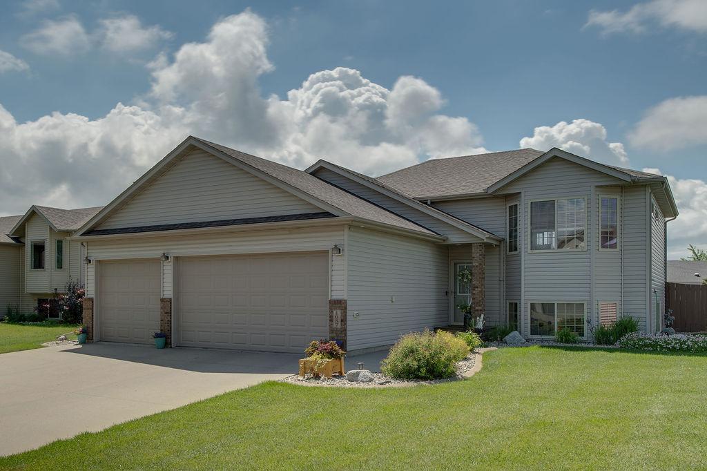 1087 Parkway Lane, West Fargo ND 58078 - Photo 5 of 49