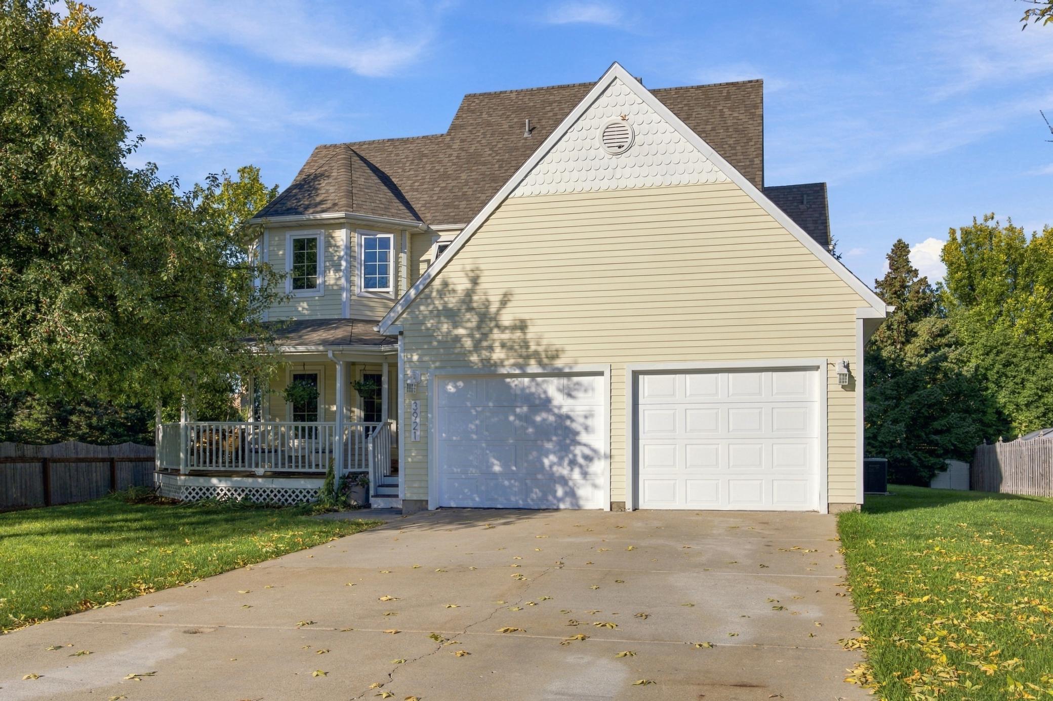 1993 single family home for sale at 3921 5th Street S in Moorhead, MN — 6 bed, 4 bath