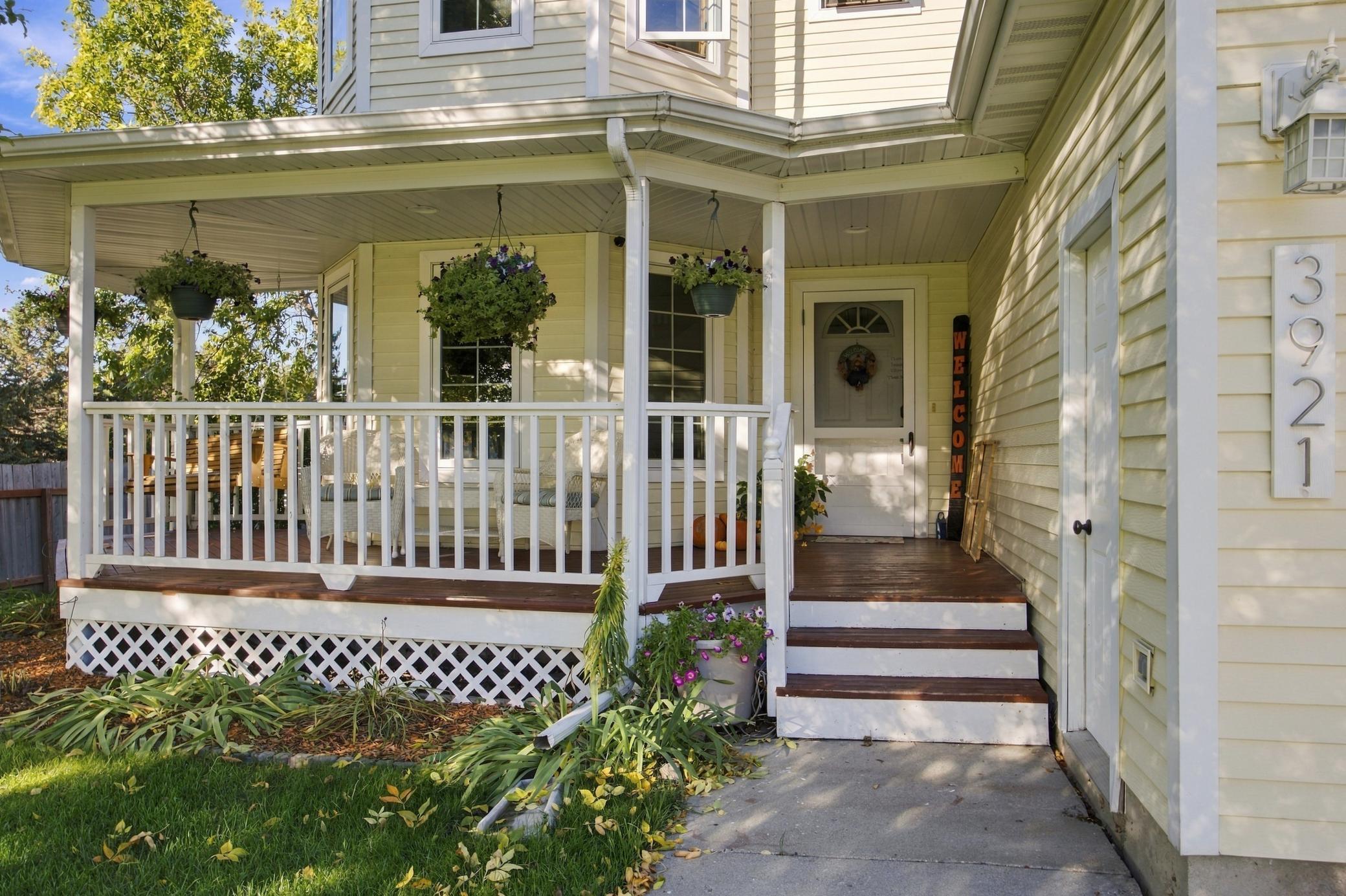 1993 single family home for sale at 3921 5th Street S in Moorhead, MN — 6 bed, 4 bath (photo 4 of 52)