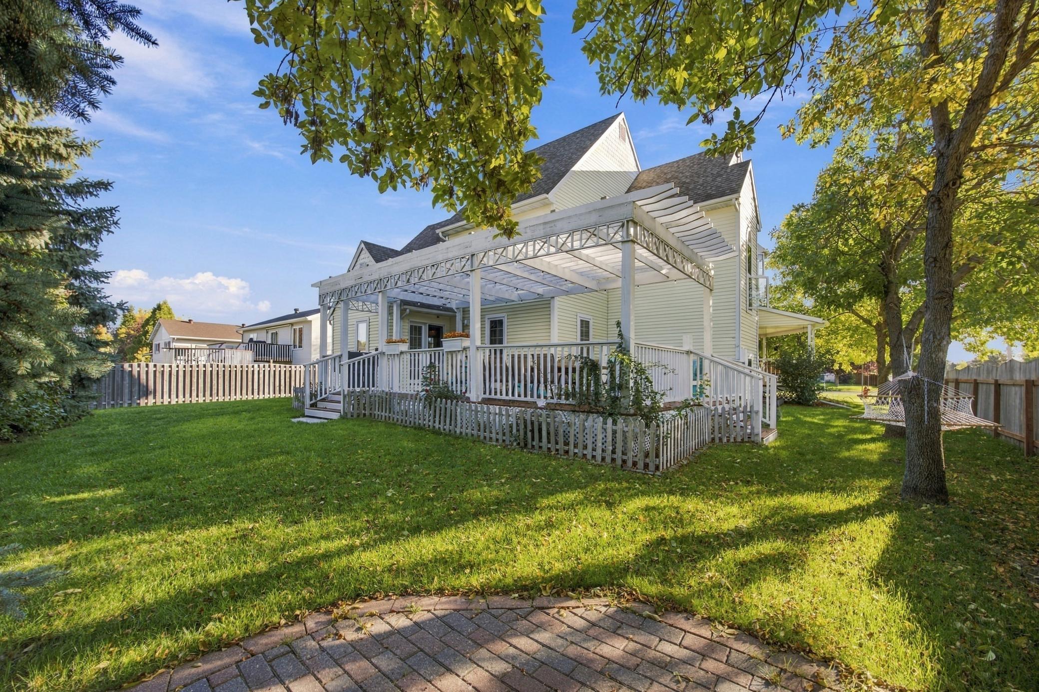 1993 single family home for sale at 3921 5th Street S in Moorhead, MN — 6 bed, 4 bath (photo 34 of 52)