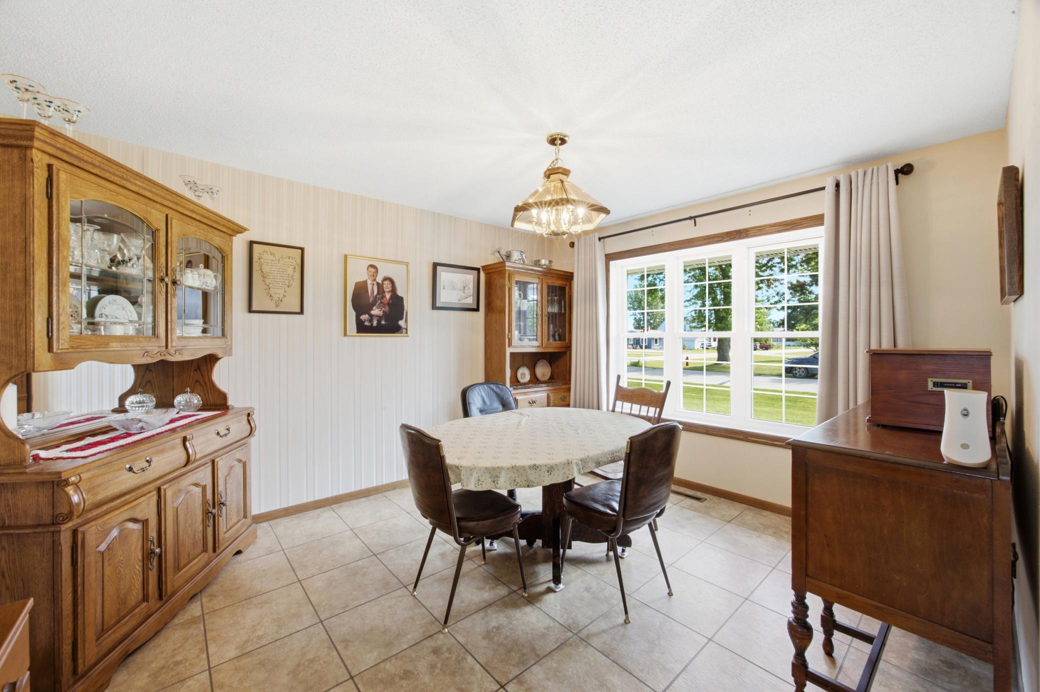 1984 single family home for sale at 301 Mckinley Avenue W in Ulen, MN — 4 bed, 3 bath (photo 11 of 33)