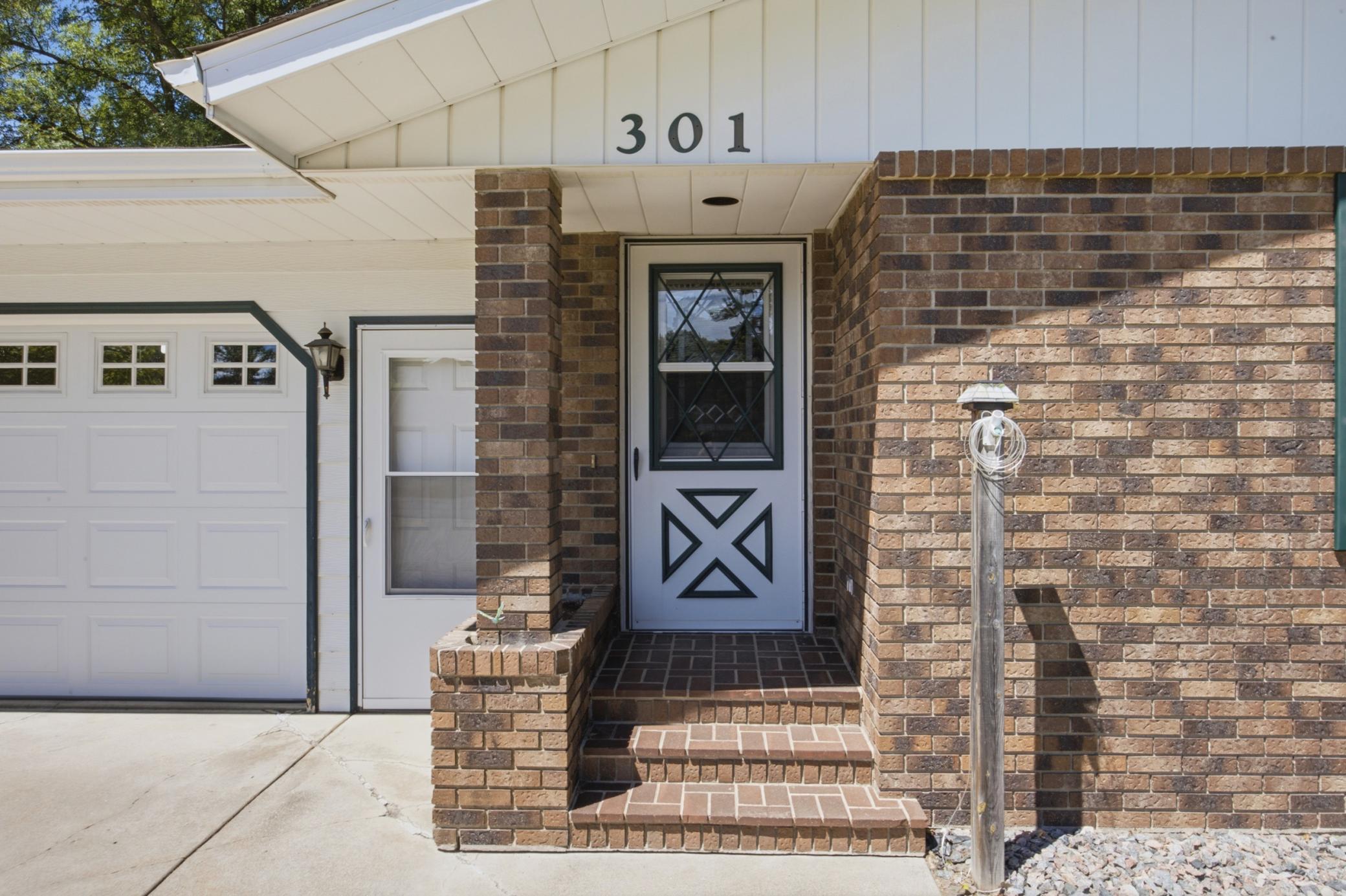 1984 single family home for sale at 301 Mckinley Avenue W in Ulen, MN — 4 bed, 3 bath (photo 3 of 33)