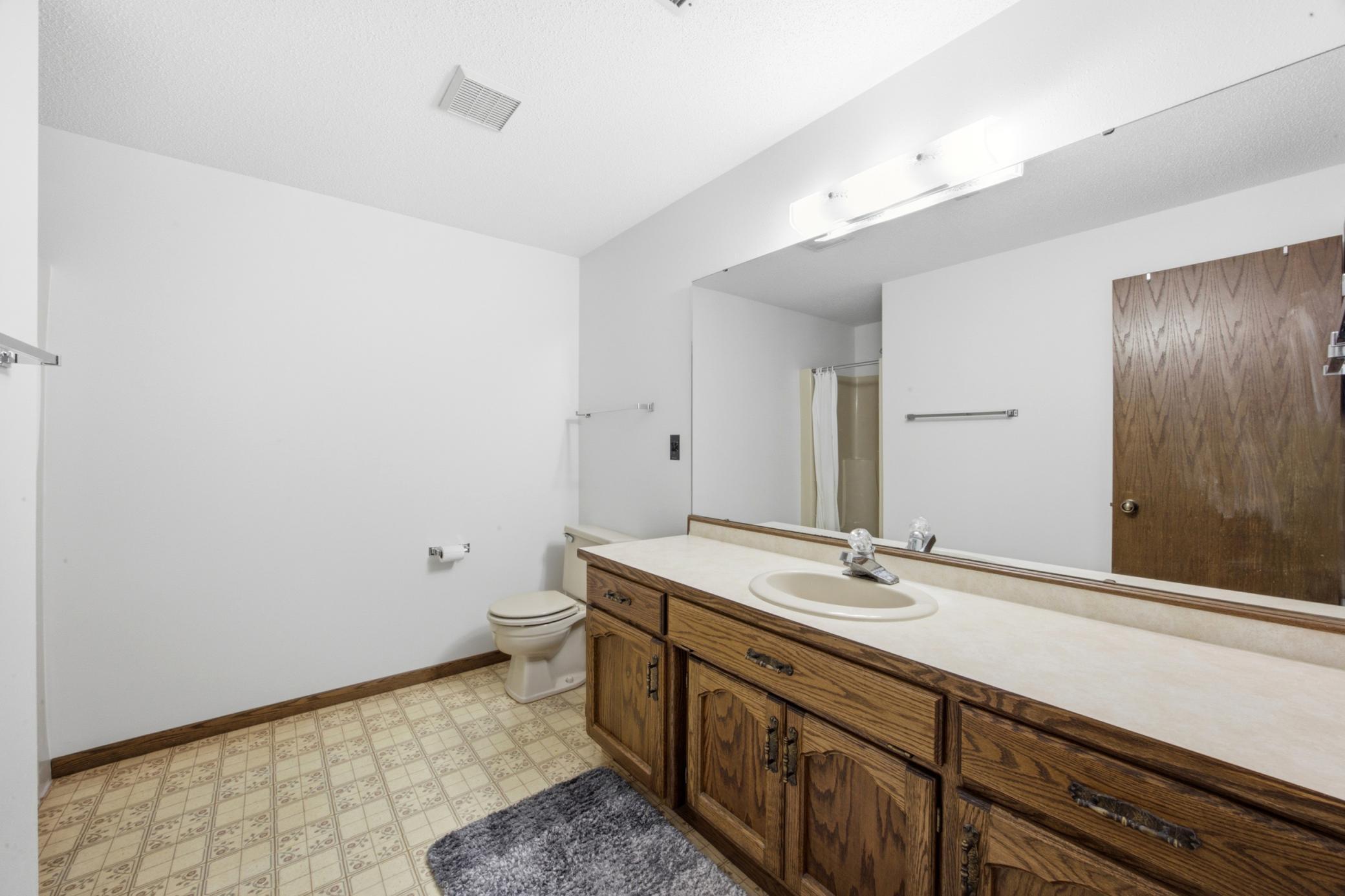 1984 single family home for sale at 301 Mckinley Avenue W in Ulen, MN — 4 bed, 3 bath (photo 21 of 33)