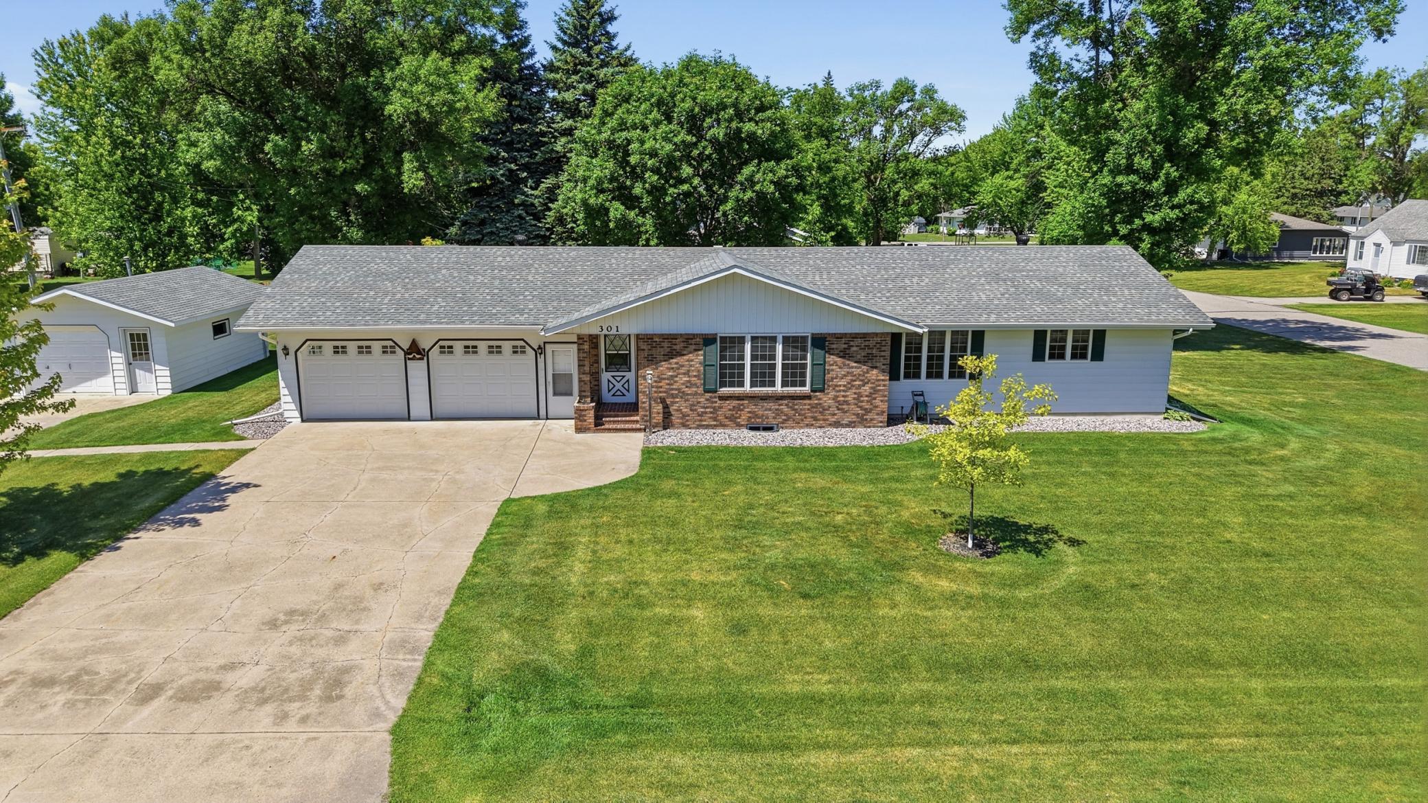 1984 single family home for sale at 301 Mckinley Avenue W in Ulen, MN — 4 bed, 3 bath (photo 24 of 33)