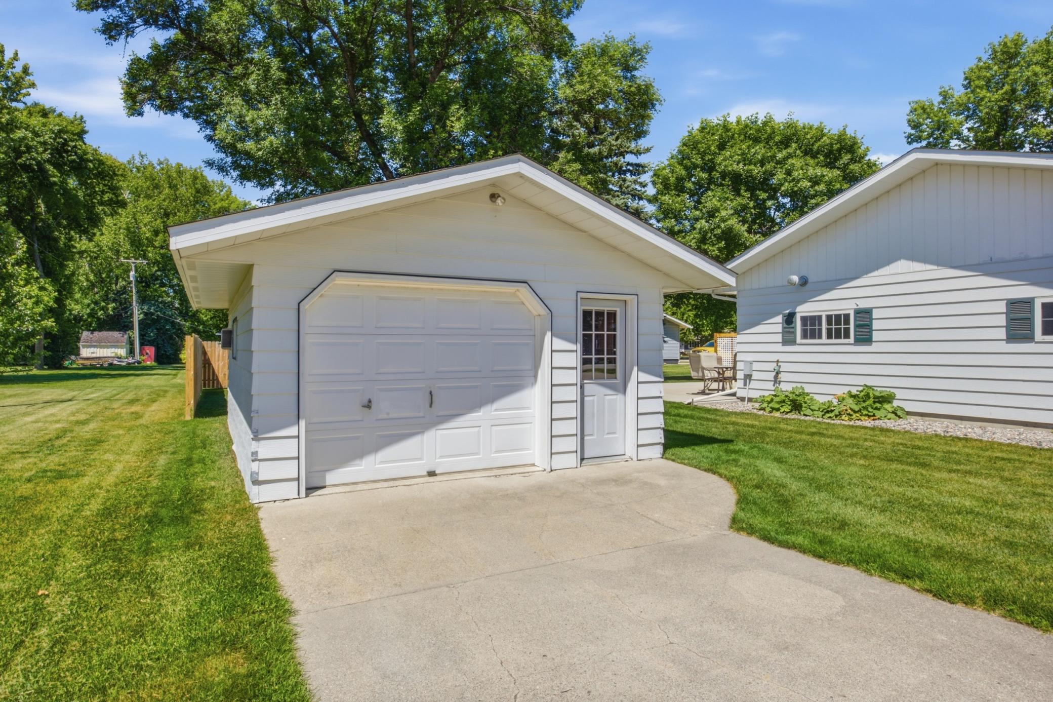 1984 single family home for sale at 301 Mckinley Avenue W in Ulen, MN — 4 bed, 3 bath (photo 26 of 33)
