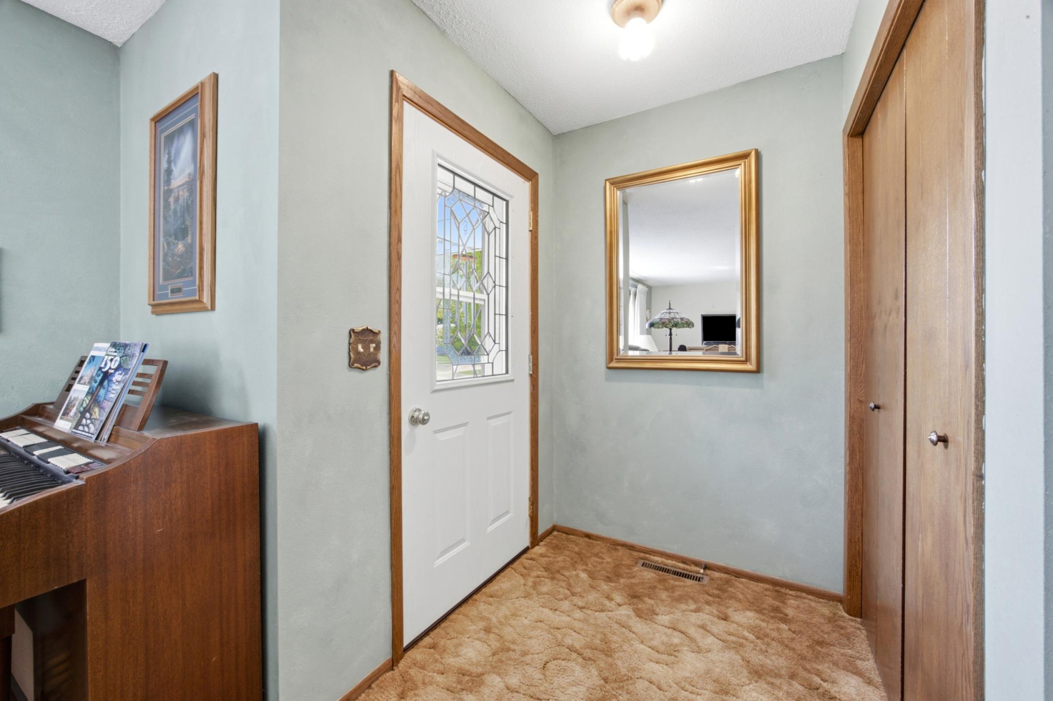 1984 single family home for sale at 301 Mckinley Avenue W in Ulen, MN — 4 bed, 3 bath (photo 4 of 33)