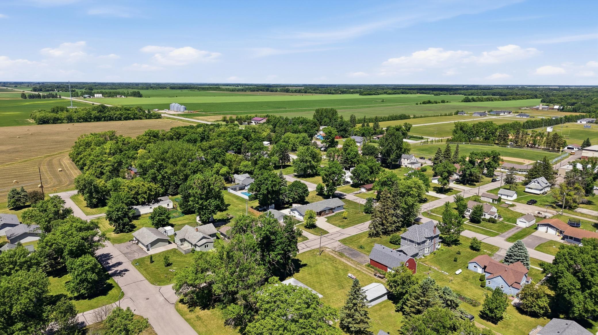 1984 single family home for sale at 301 Mckinley Avenue W in Ulen, MN — 4 bed, 3 bath (photo 32 of 33)