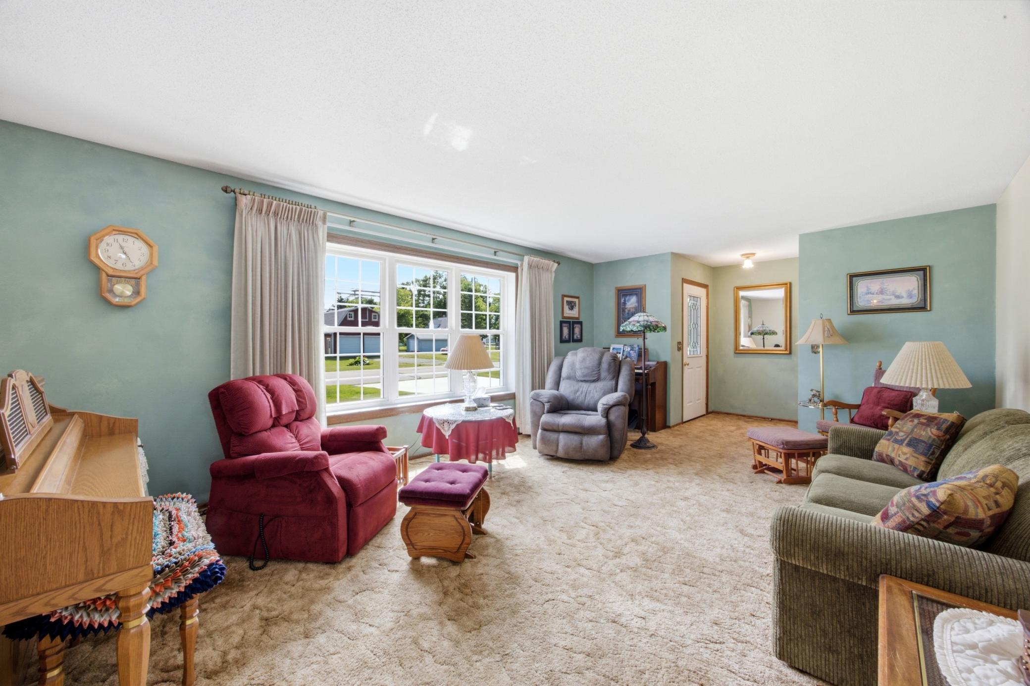 1984 single family home for sale at 301 Mckinley Avenue W in Ulen, MN — 4 bed, 3 bath (photo 5 of 33)