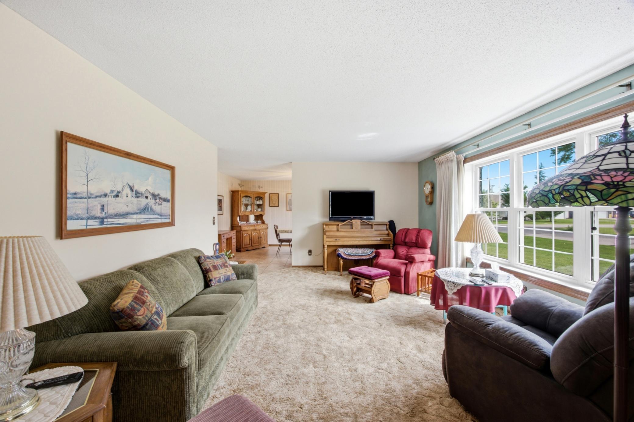 1984 single family home for sale at 301 Mckinley Avenue W in Ulen, MN — 4 bed, 3 bath (photo 6 of 33)