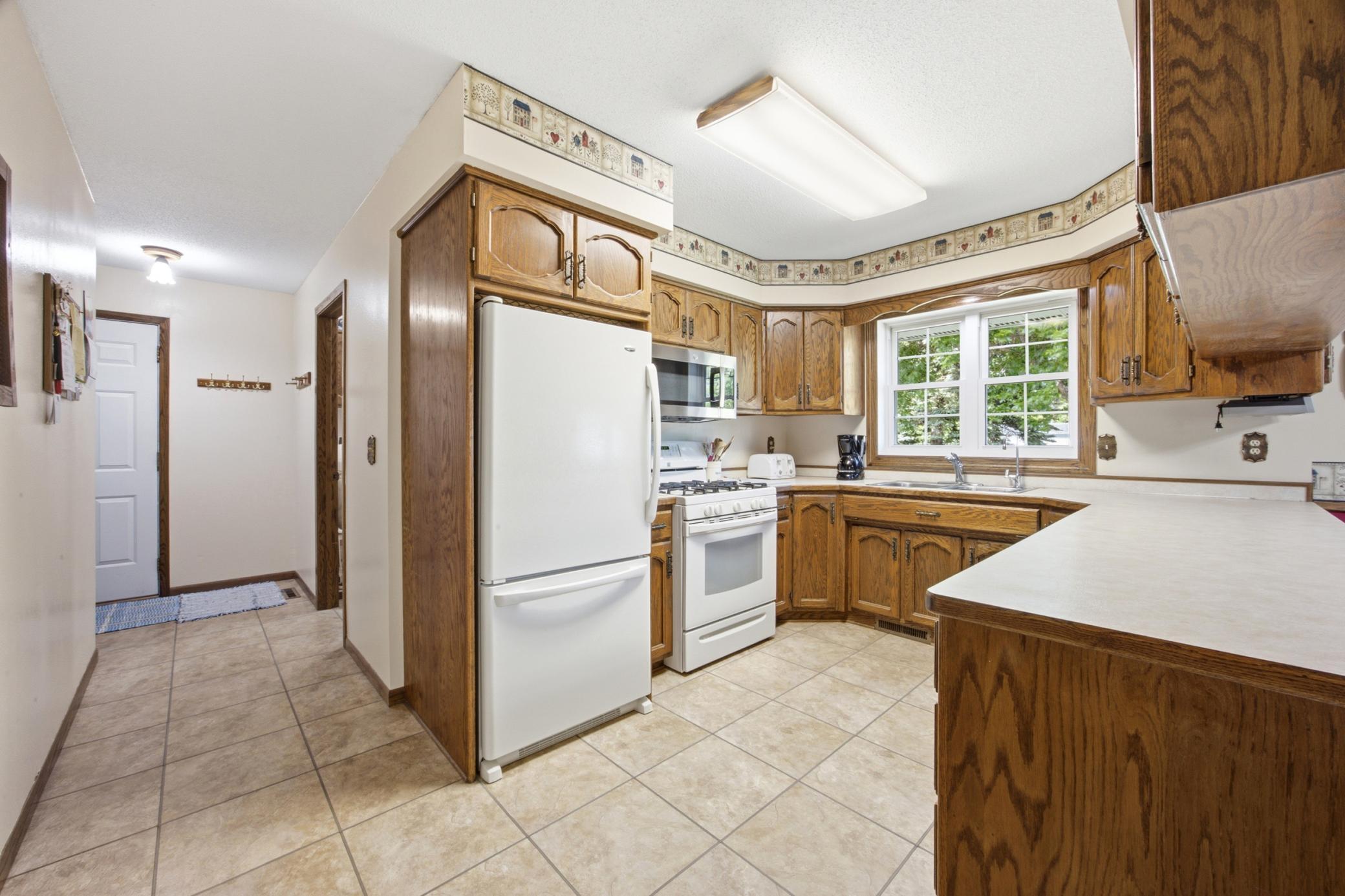 1984 single family home for sale at 301 Mckinley Avenue W in Ulen, MN — 4 bed, 3 bath (photo 7 of 33)