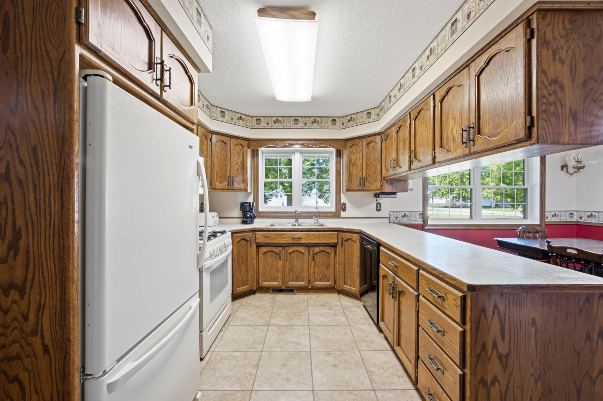 1984 single family home for sale at 301 Mckinley Avenue W in Ulen, MN — 4 bed, 3 bath (photo 8 of 33)