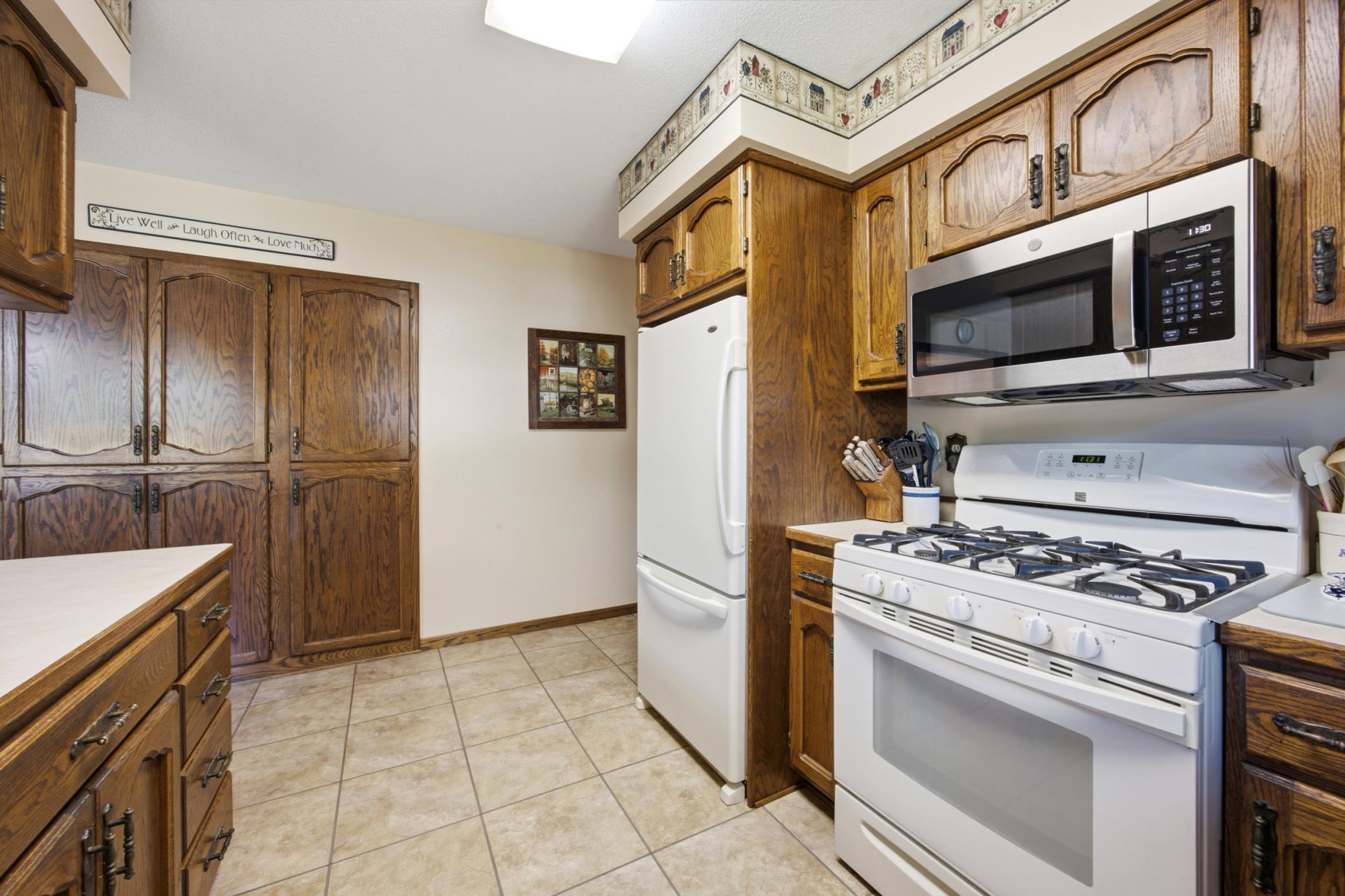 1984 single family home for sale at 301 Mckinley Avenue W in Ulen, MN — 4 bed, 3 bath (photo 9 of 33)