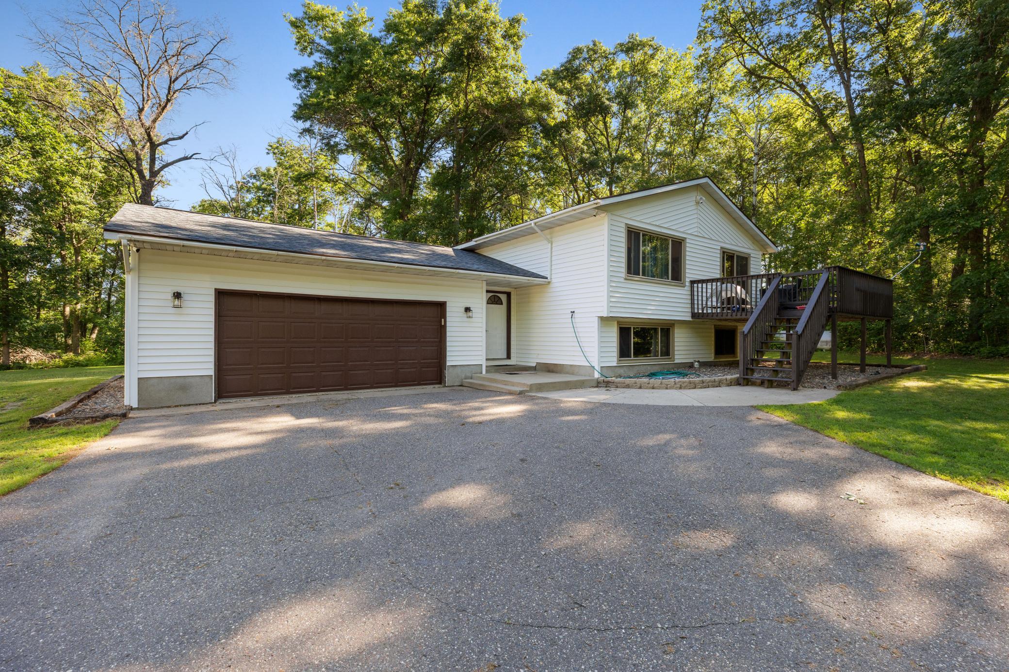1990 single family home for sale at 16046 Woodrow Road in Brainerd, MN — 4 bed, 2 bath (photo 4 of 15)
