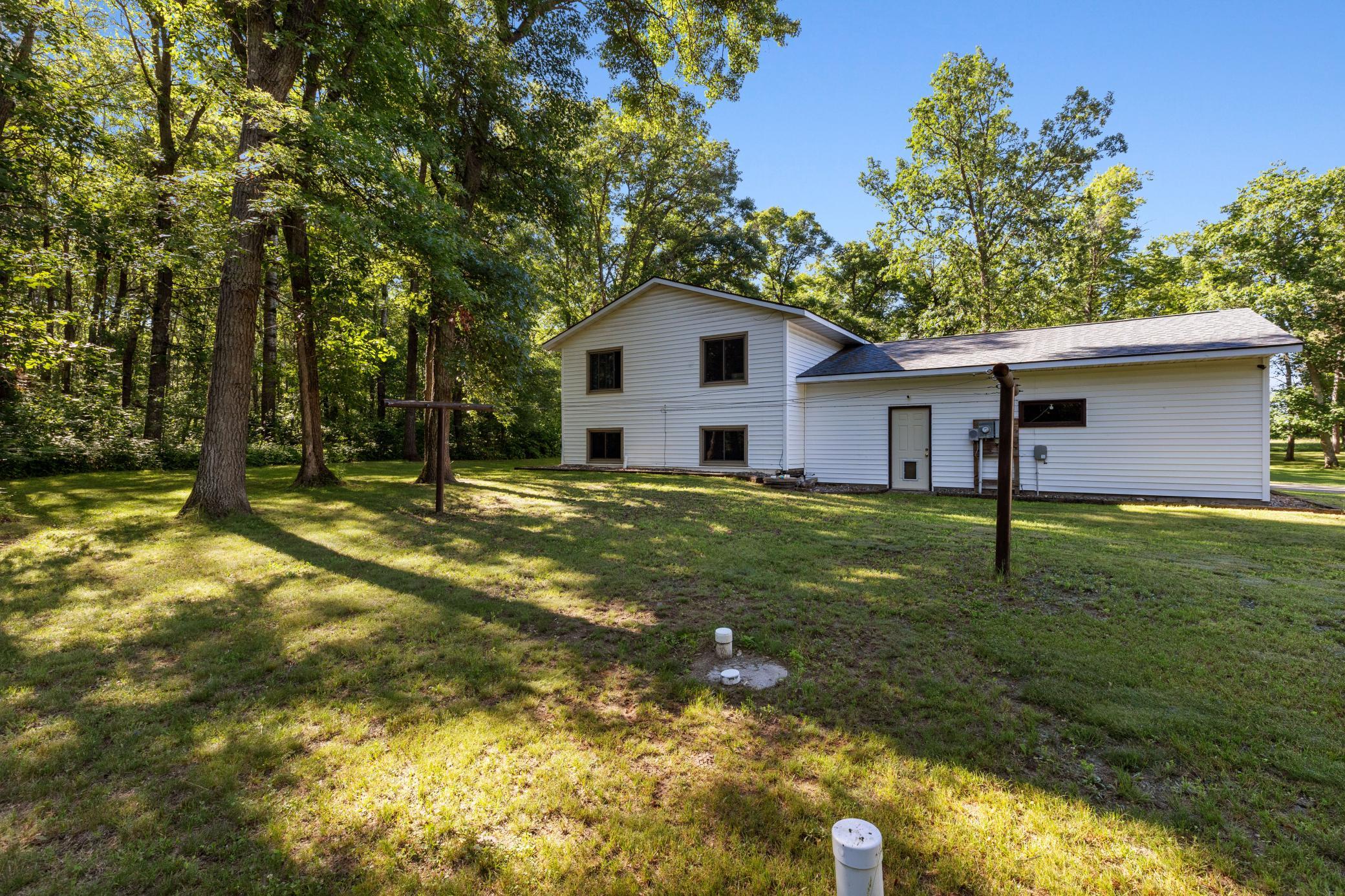 1990 single family home for sale at 16046 Woodrow Road in Brainerd, MN — 4 bed, 2 bath (photo 6 of 15)