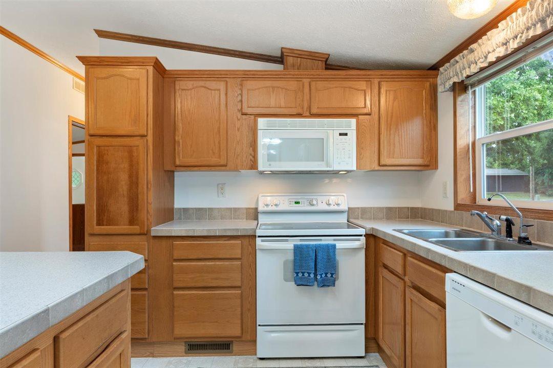 2003 single family home for sale at 602 Winona Avenue in Ironton, MN — 2 bed, 2 bath (photo 6 of 28)