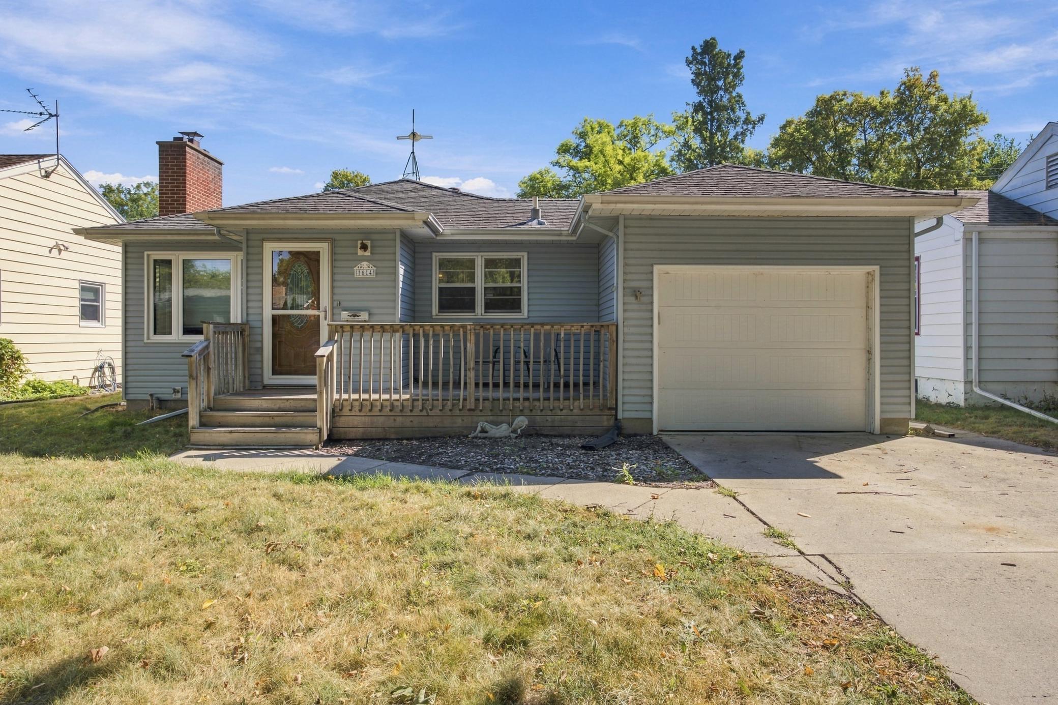1951 single family home for sale at 1614 6th Street S in Fargo, ND — 3 bed, 2 bath (photo 2 of 35)