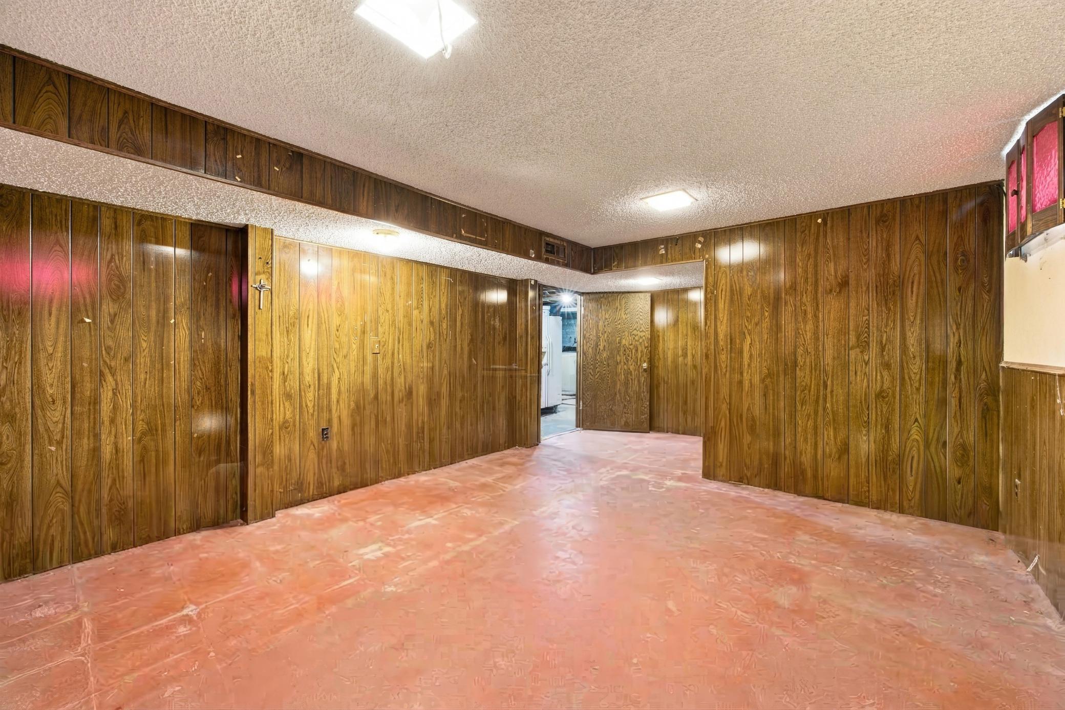 1951 single family home for sale at 1614 6th Street S in Fargo, ND — 3 bed, 2 bath (photo 18 of 35)