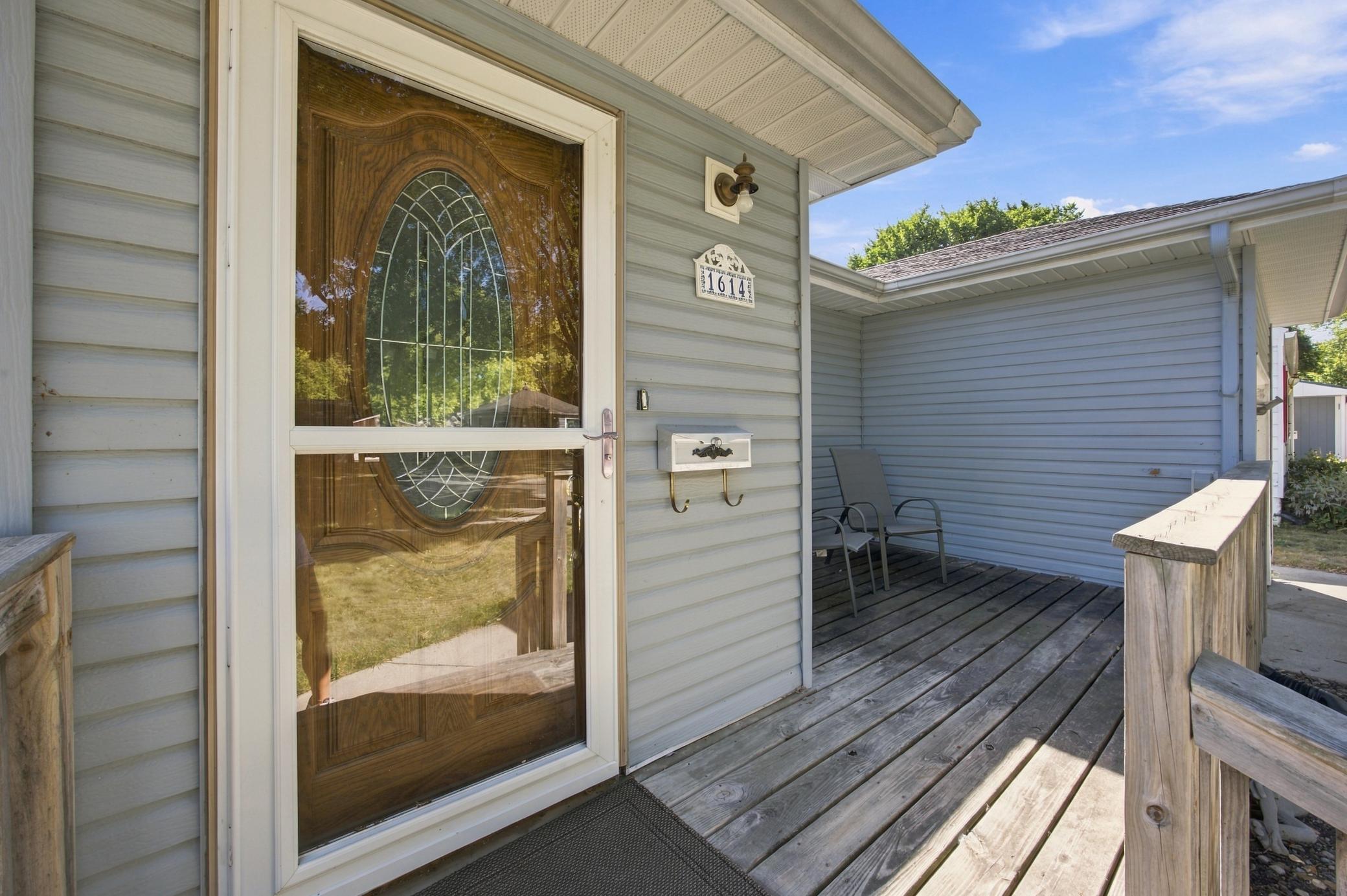 1951 single family home for sale at 1614 6th Street S in Fargo, ND — 3 bed, 2 bath (photo 3 of 35)