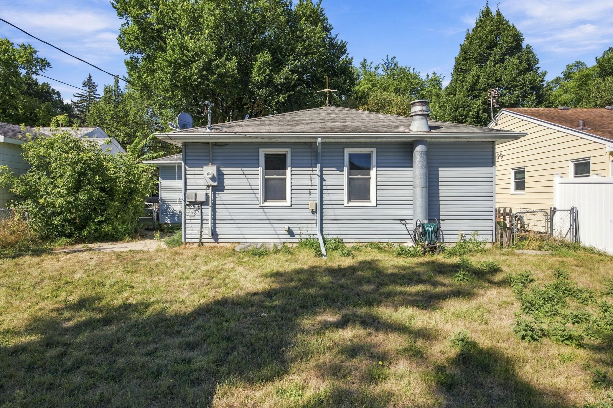 1951 single family home for sale at 1614 6th Street S in Fargo, ND — 3 bed, 2 bath (photo 23 of 35)