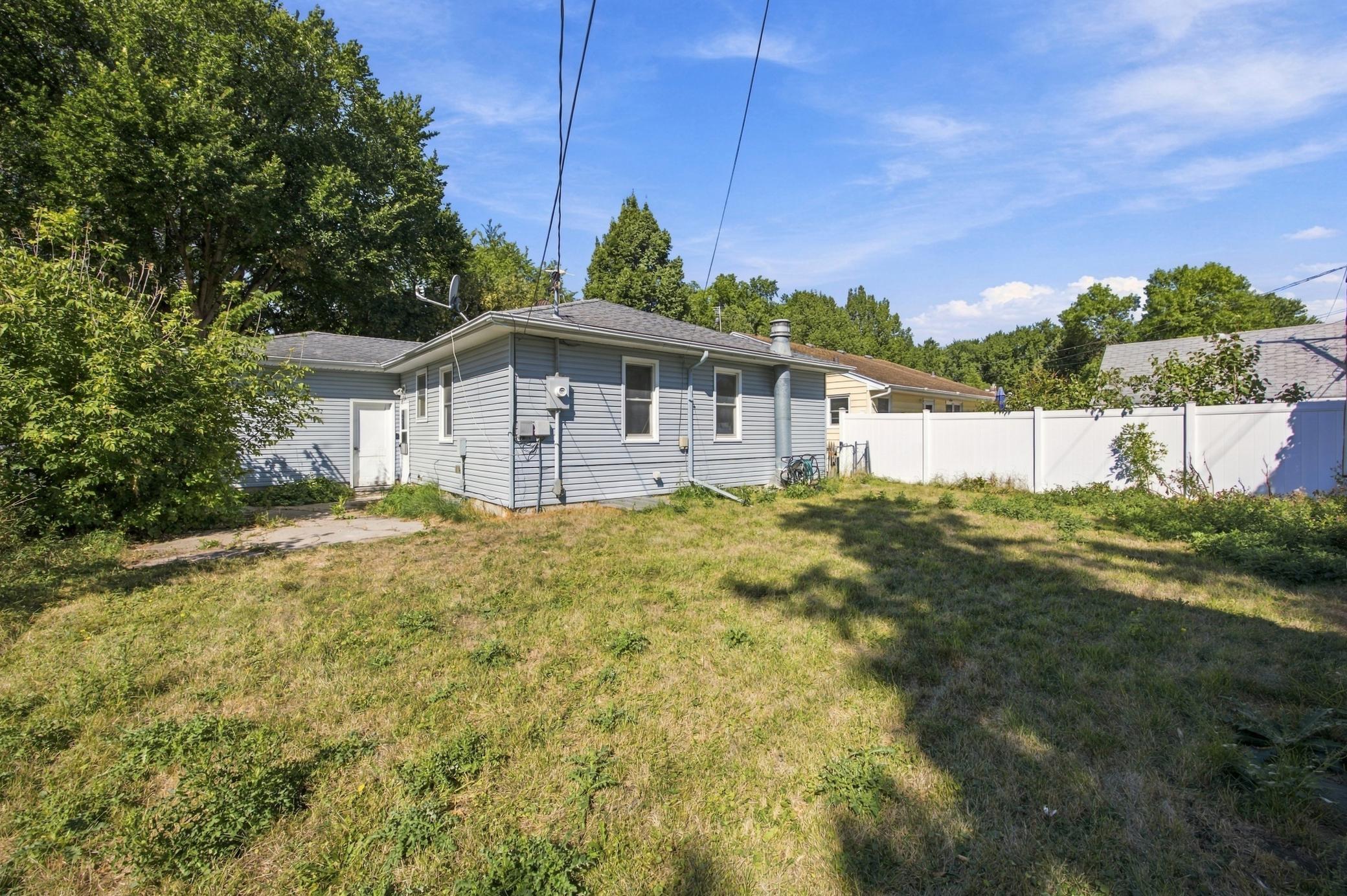 1951 single family home for sale at 1614 6th Street S in Fargo, ND — 3 bed, 2 bath (photo 24 of 35)