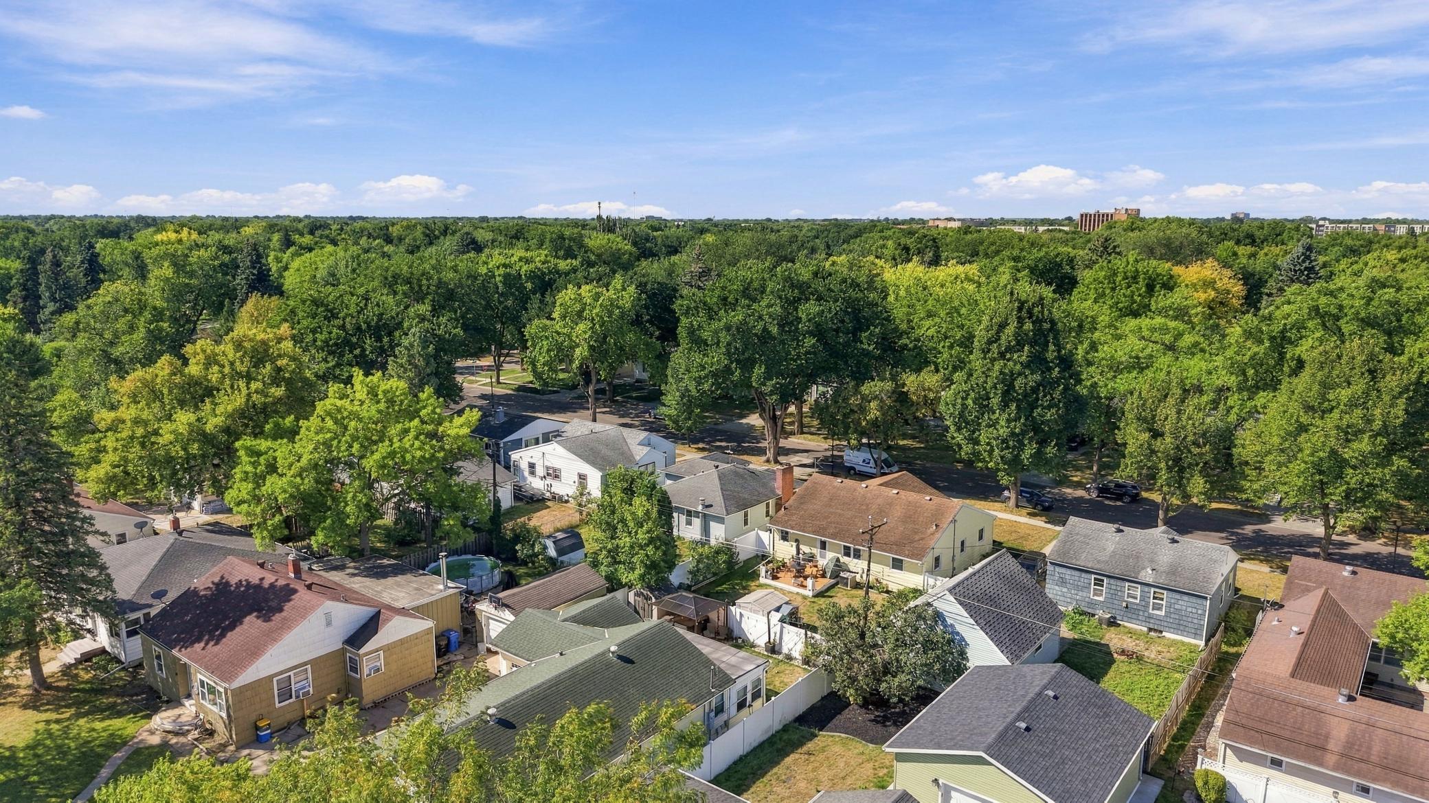 1951 single family home for sale at 1614 6th Street S in Fargo, ND — 3 bed, 2 bath (photo 33 of 35)