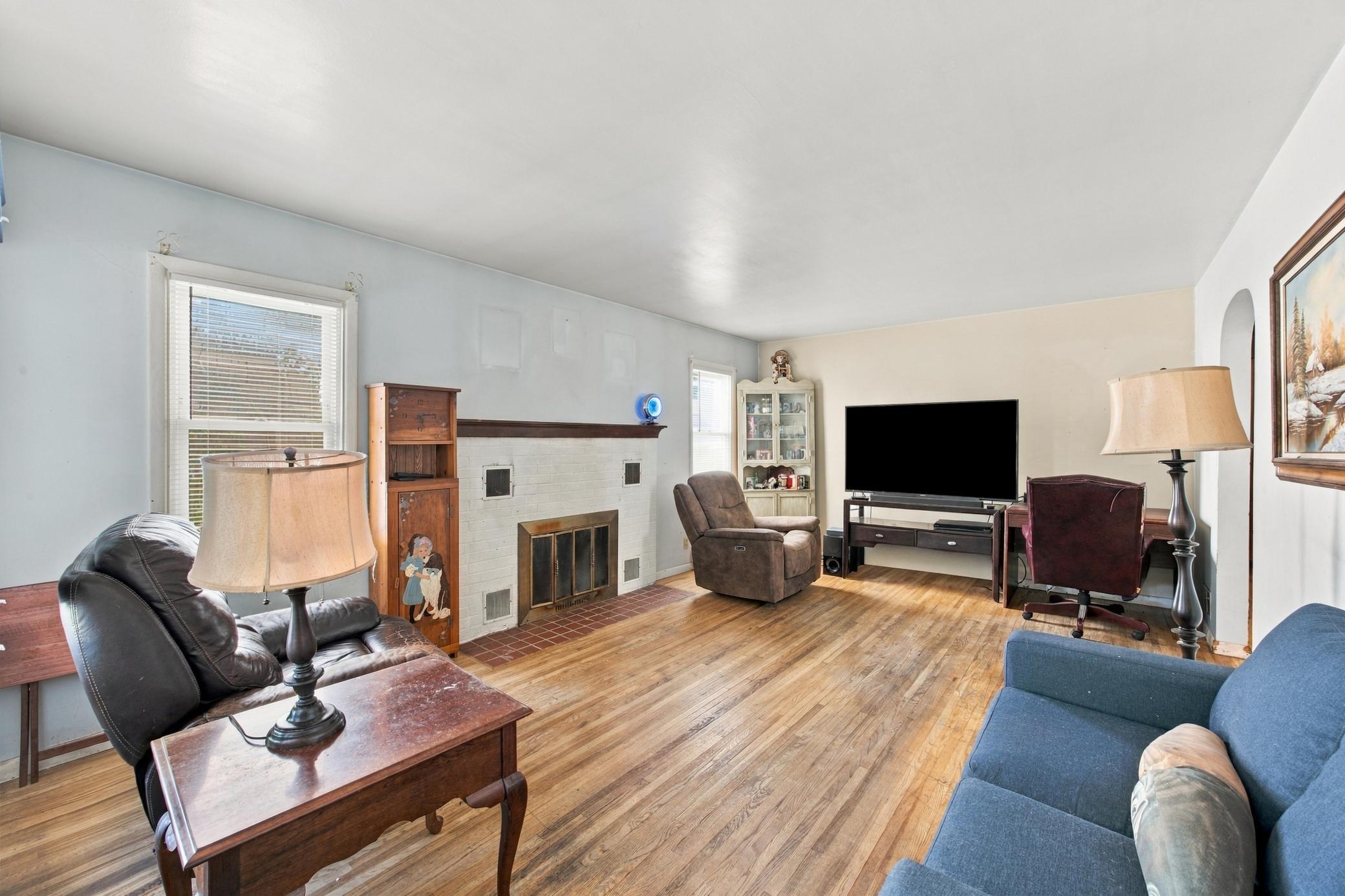 1951 single family home for sale at 1614 6th Street S in Fargo, ND — 3 bed, 2 bath (photo 5 of 35)