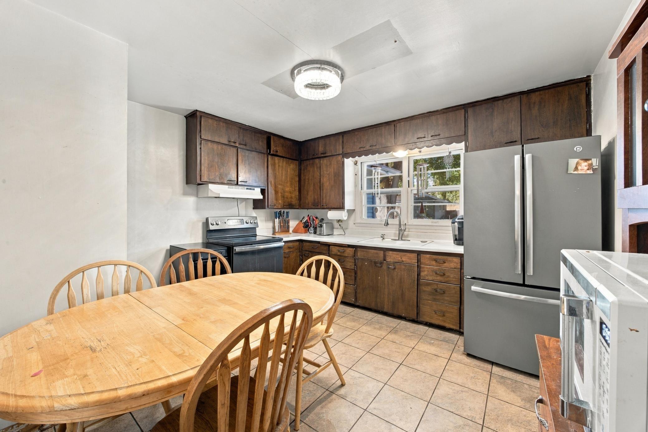1951 single family home for sale at 1614 6th Street S in Fargo, ND — 3 bed, 2 bath (photo 7 of 35)
